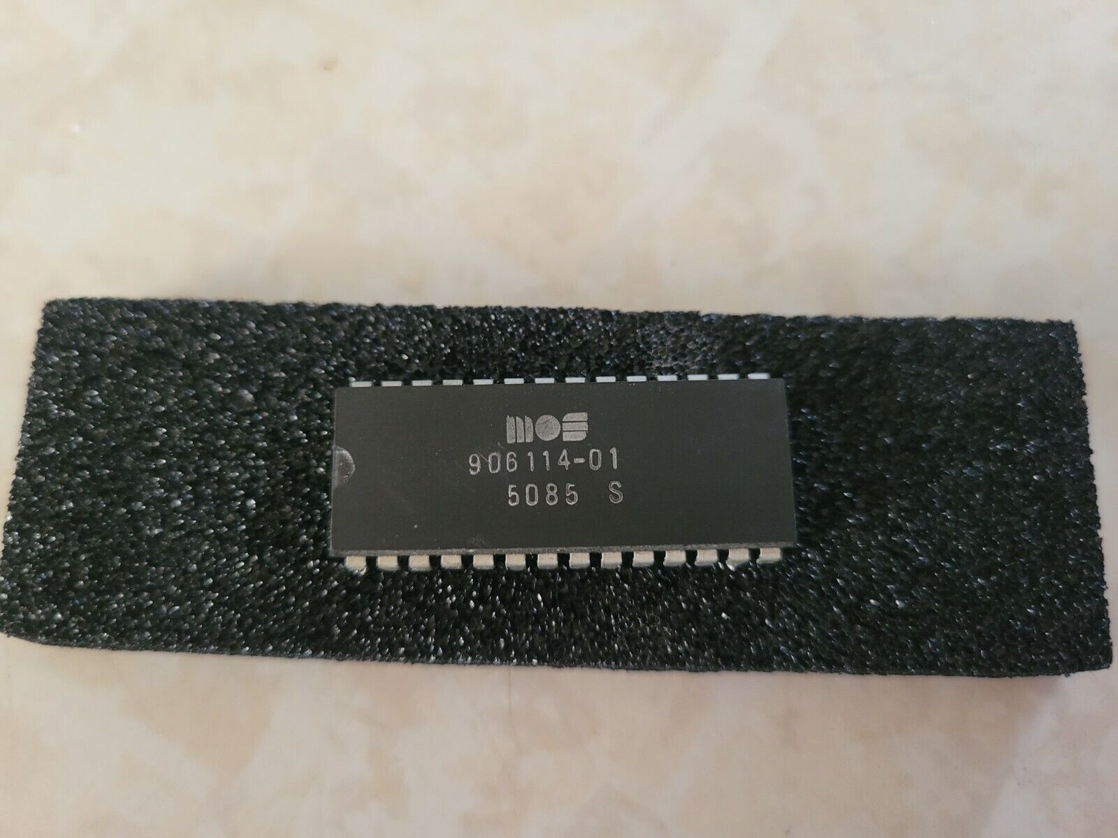 MOS 906114-01 PLA Chip for C64 - Good Tested Pull