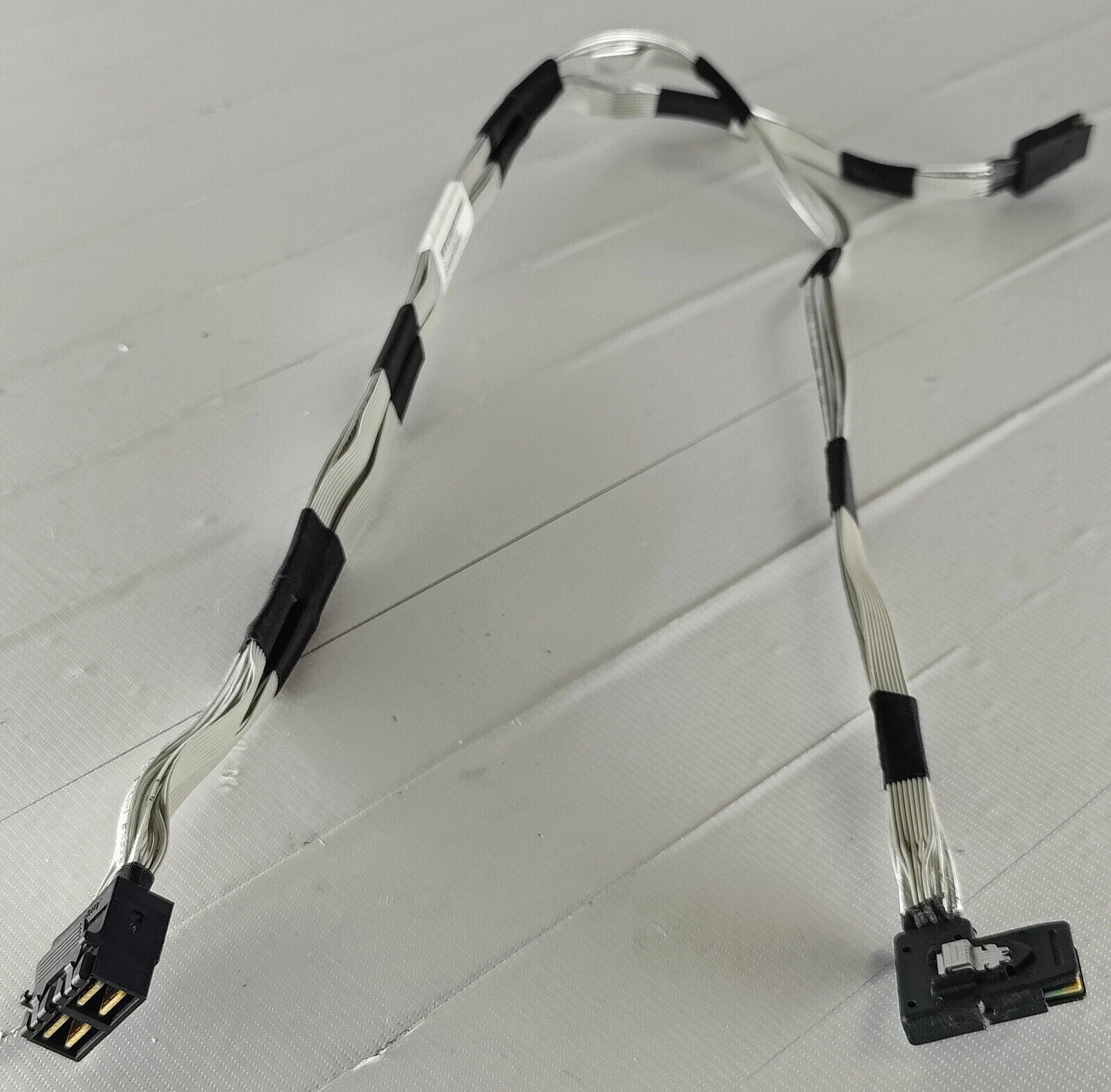 SUN Oracle 7076125 SFF-8643 to SFF-8087 to 90° SFF-8087 Cable