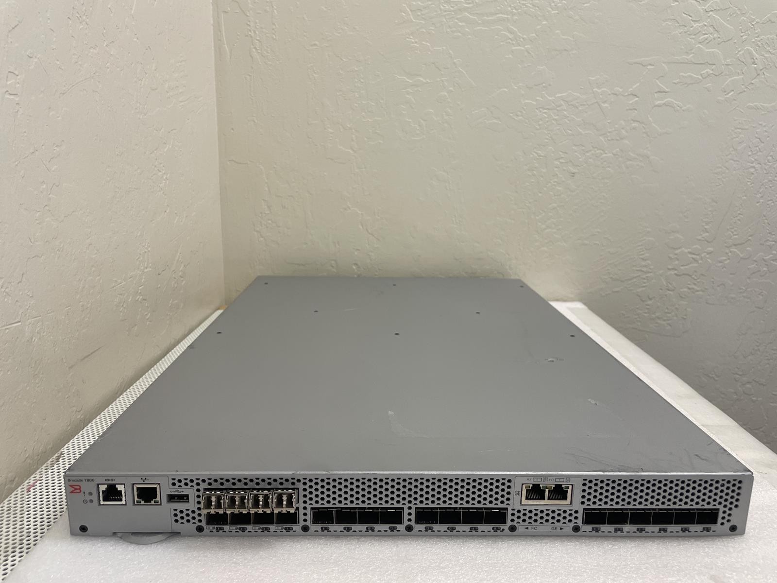 BROCADE BR-7800-0001 SWITCH, FABRIC OS, 2x PS