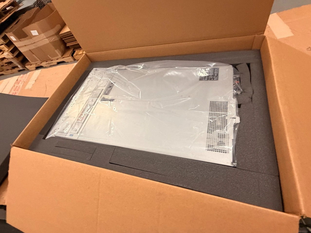 Dell EMC PowerEdge R7515 AMD EPYC 7702P, 128GB RAM, 10Gbe, 8X 3.5" LFF SERVER