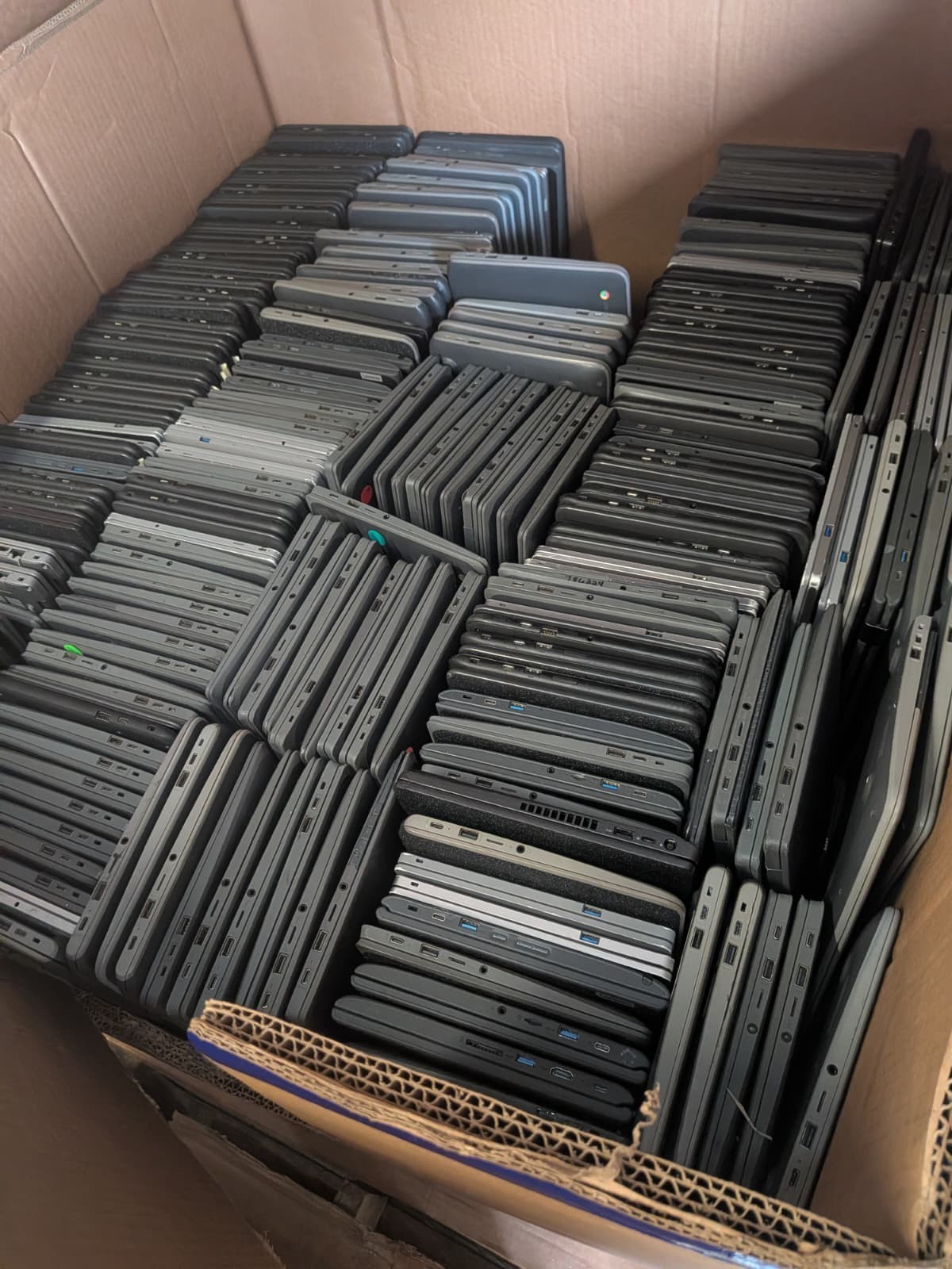 LOT OF 650 CHROMEBOOKS AS IS RETURNS