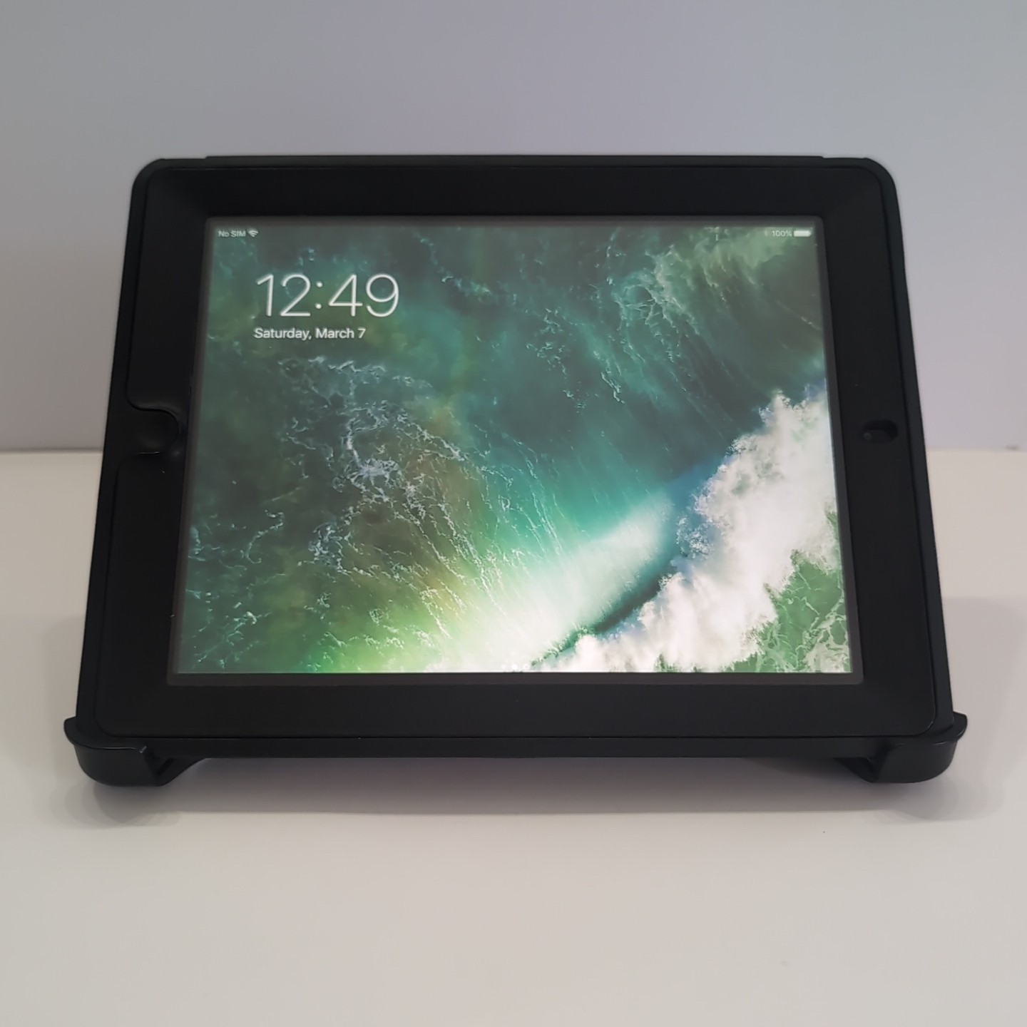 Apple IPad 9.7" 4th Gen A1460 Black / Space Gray 32gb Wifi Cellular w/ Otterbox
