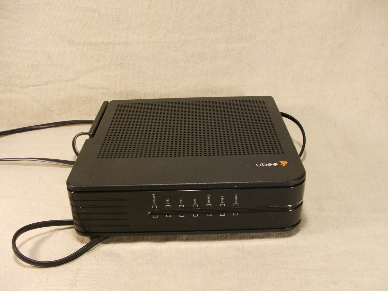 UBEE DVW3201B CABLE MODEM ROUTER AND POWER CORD ROUTER