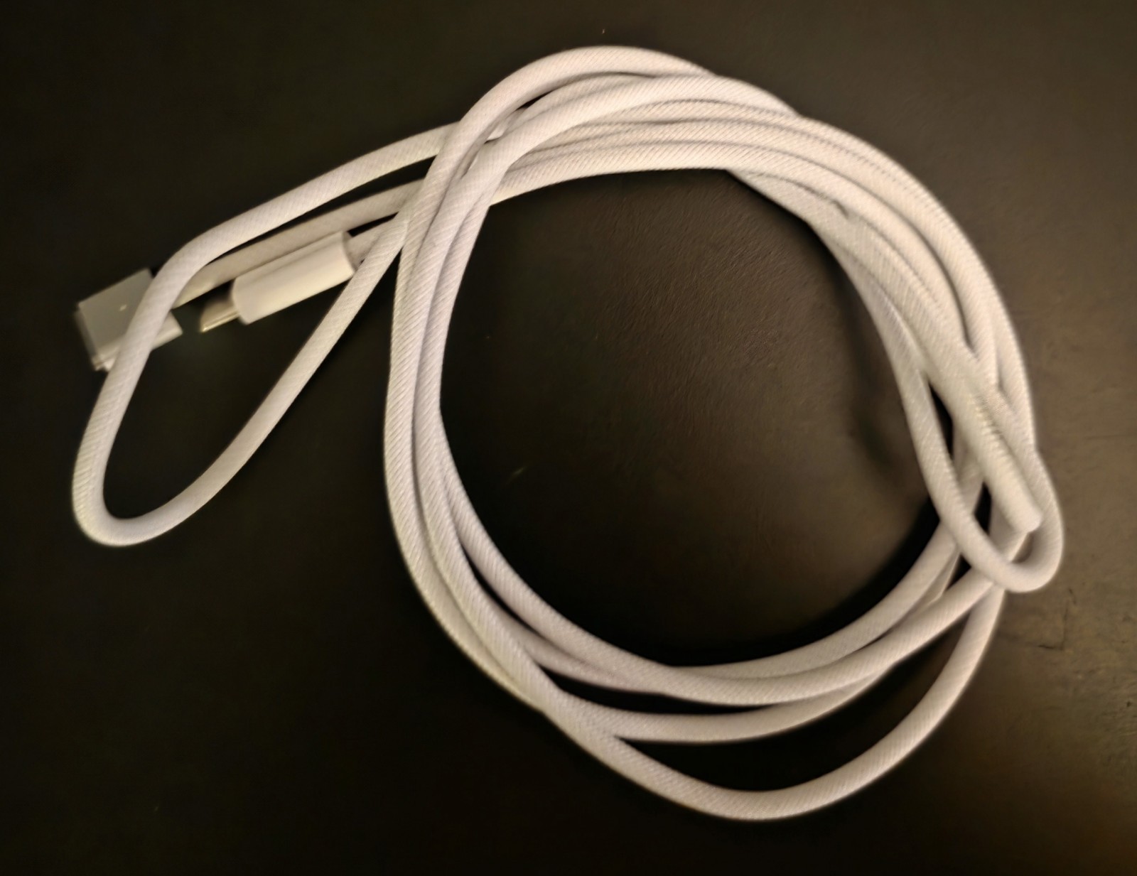 Genuine Apple USB-C to MagSafe 3 Cable (2 m) 2 Meter - White/Silver