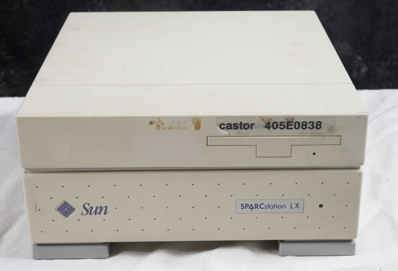 Sun Microsystems SPARCstation LX MicroSPARC 50MHz 8MB RAM tested to POST