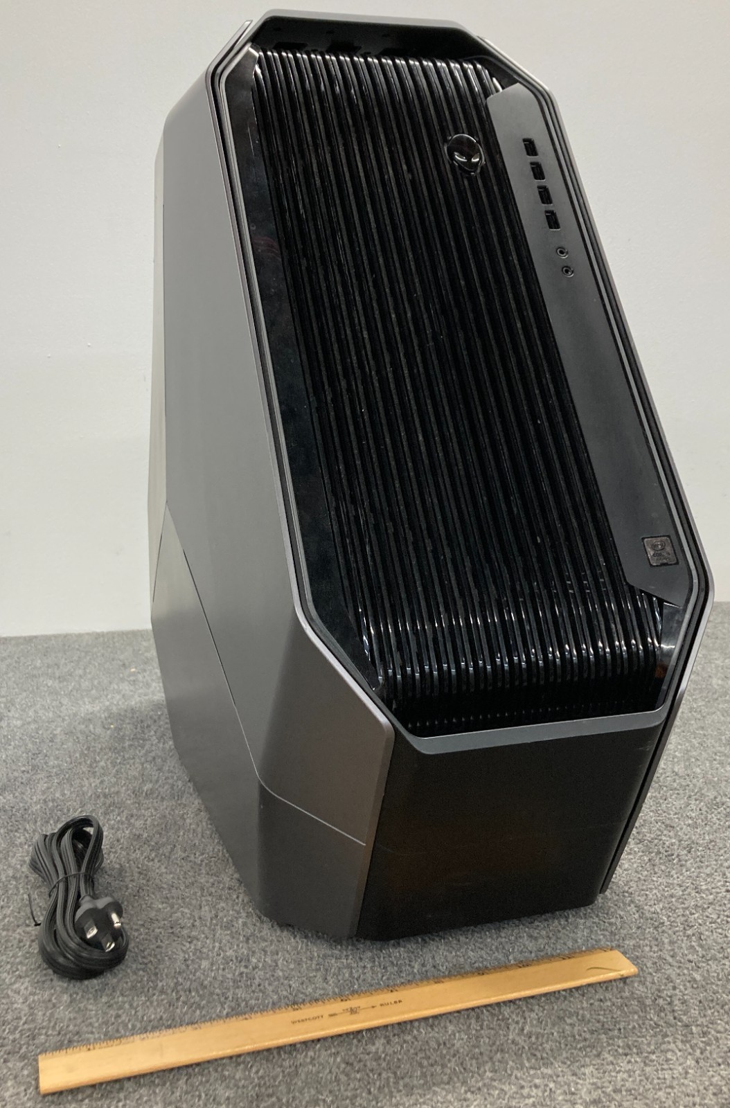 Alienware Area-51 R5 Desktop i9-7900X 16GB 1TB NVMe, Boots to BIOS w/ Cord As Is