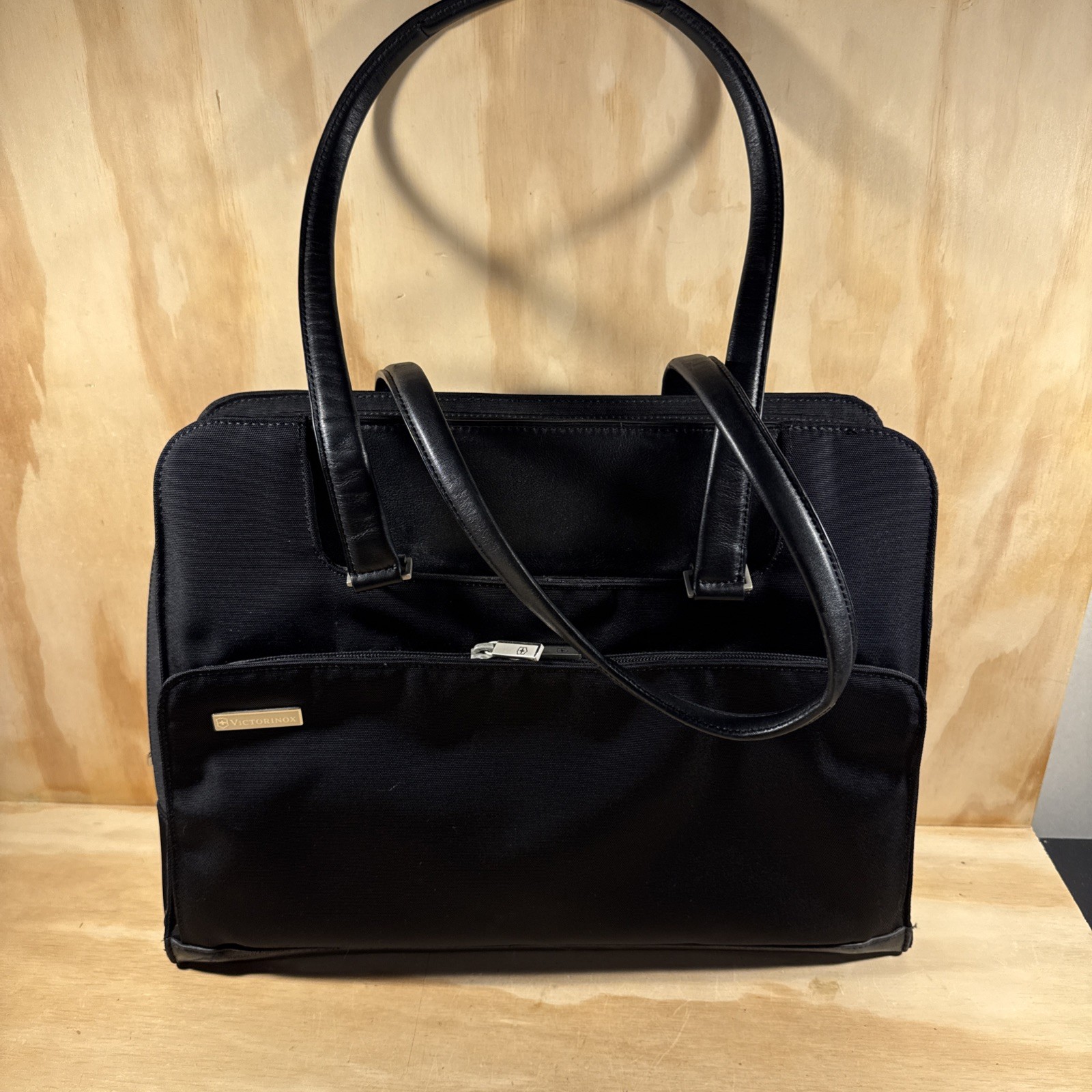 Victorinox Swiss Black Laptop Messenger Bag Briefcase CarryOn Leather