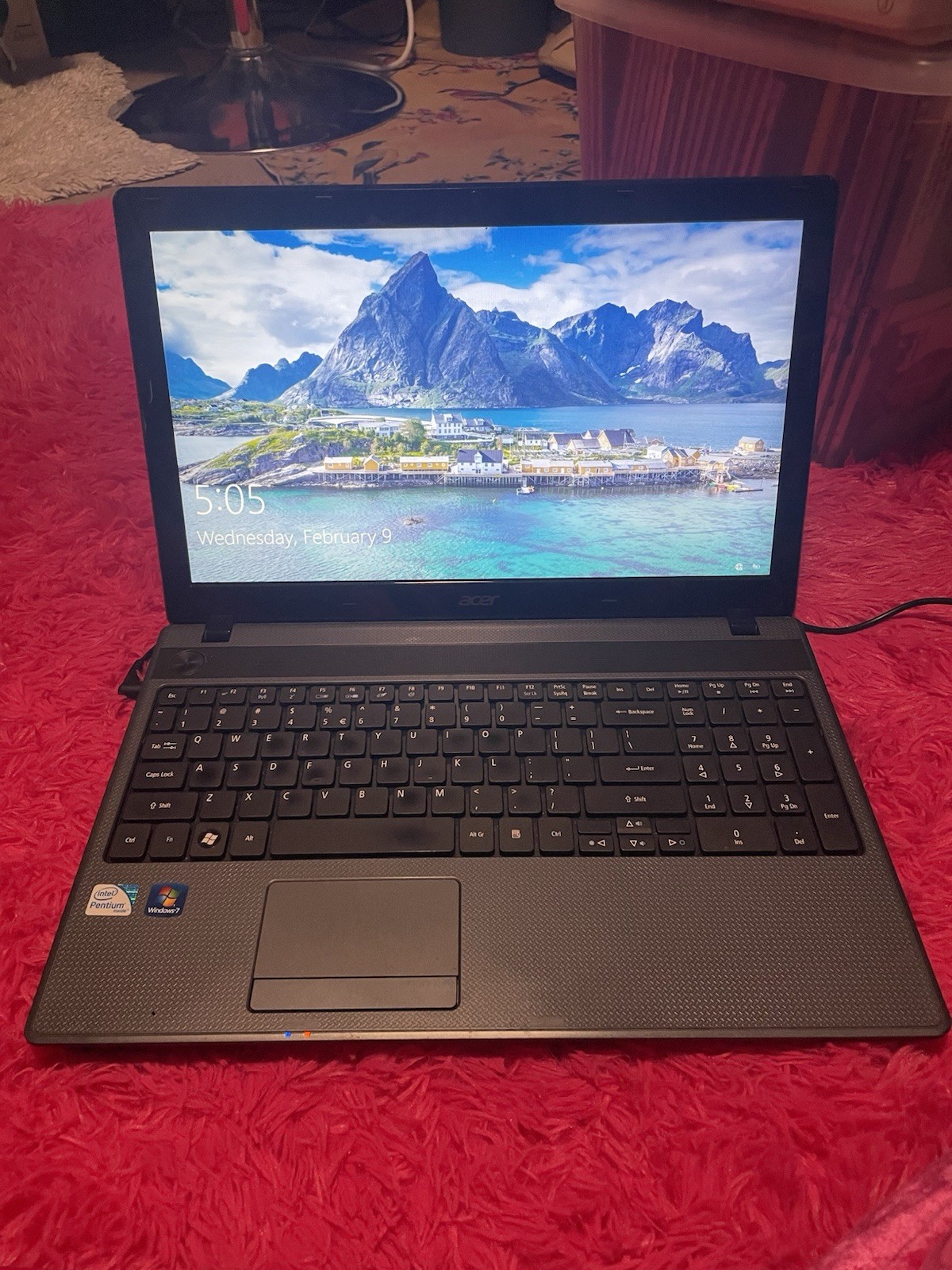 Acer Aspire 5749 Series - Windows 7 Home Premium- WORKING /VERY GOOD