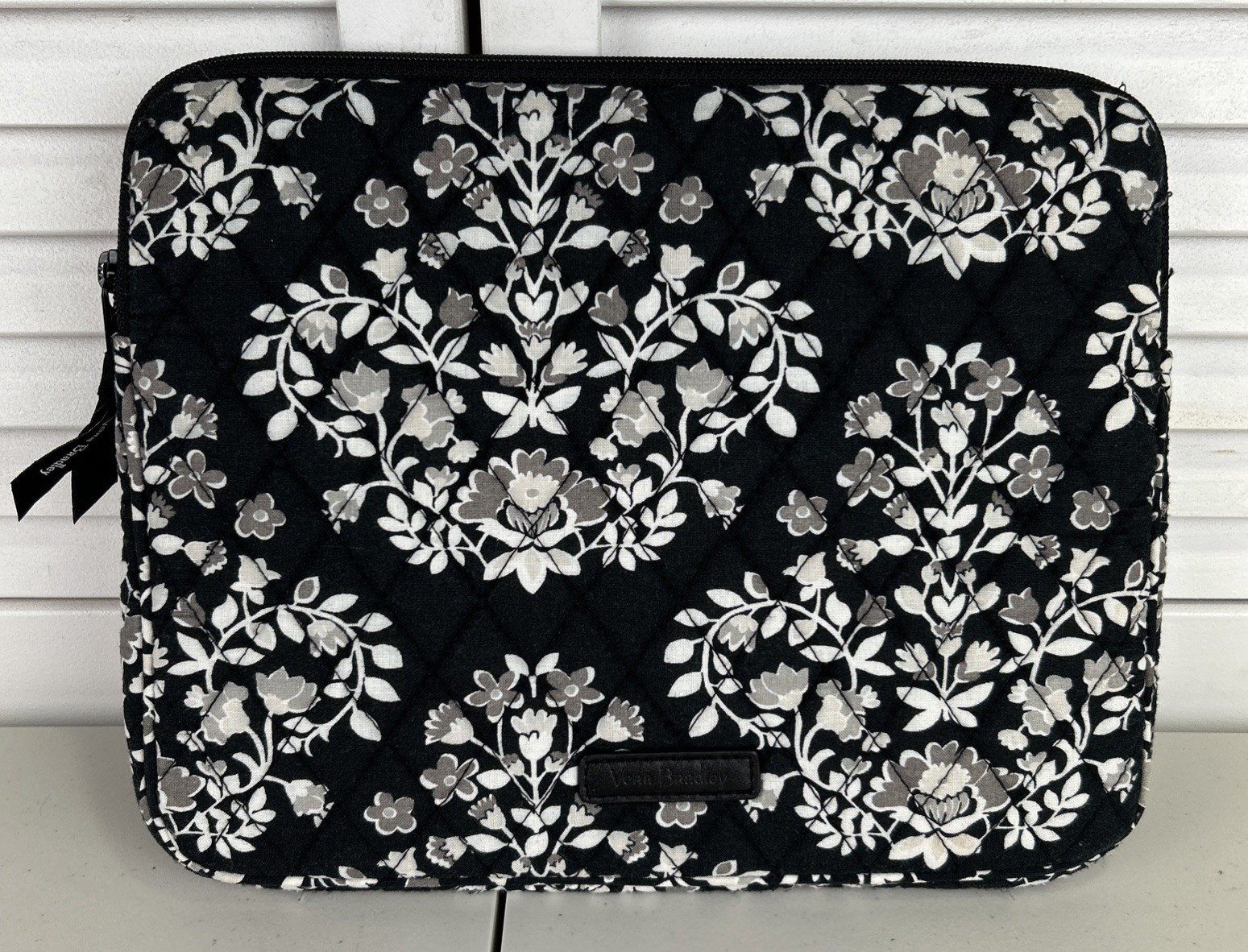 VERA BRADLEY CHANDELIER NOIR TABLET SLEEVE