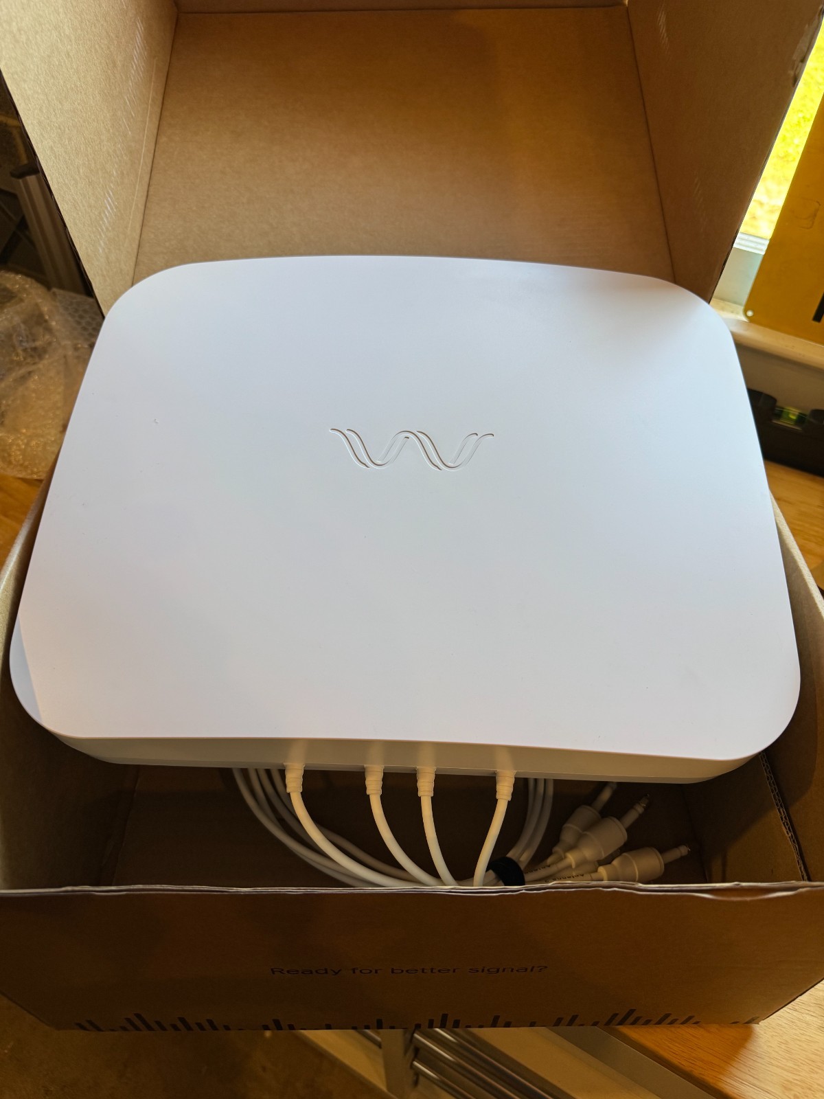 Waveform QuadPro: High-Gain Directional 4x4 MIMO Panel Antenna + mount and cable