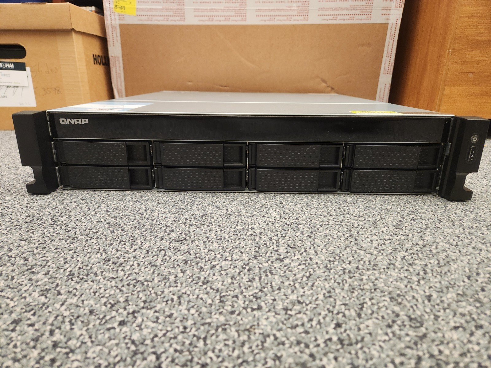 Qnap TS-832XU-RP-4G 8-bay rackmount NAS 4GB RAM