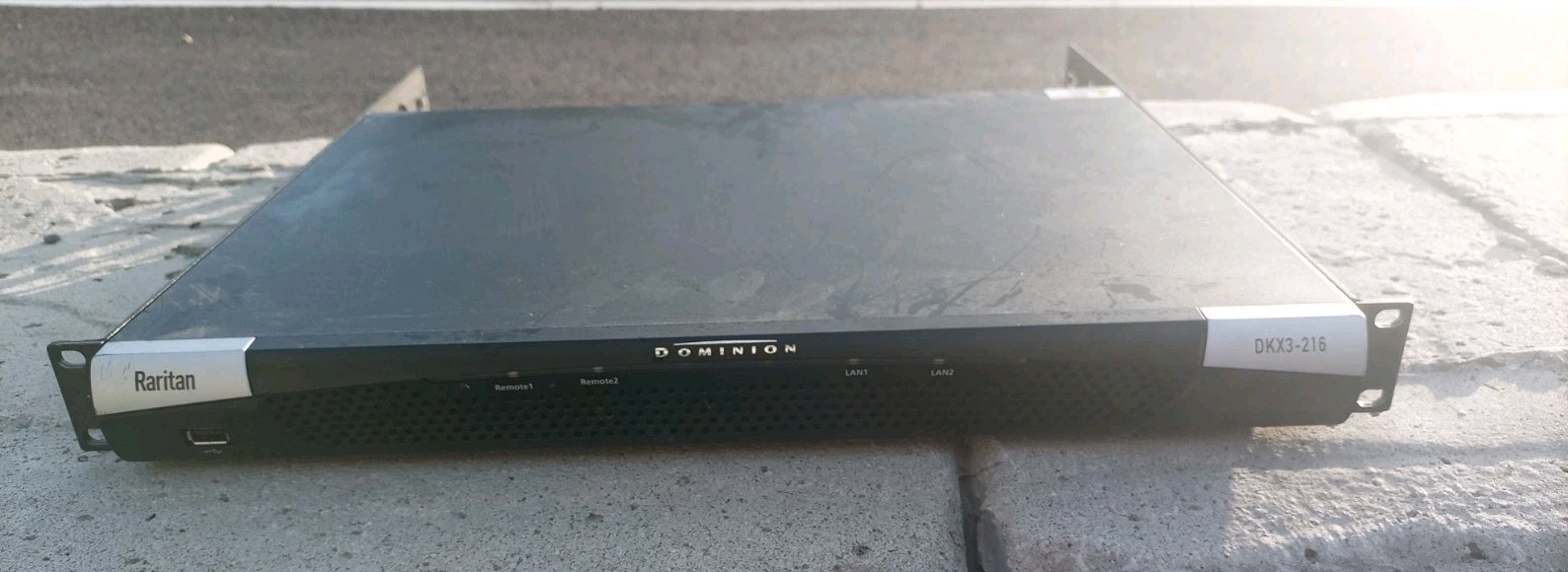 Raritan Dominion KX III — Model DKX3-216 16-Port KVM-Over-IP Switch, 2 IP Users