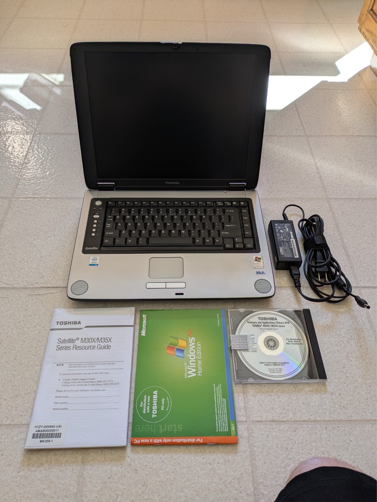 Toshiba Satellite M35X laptop Celeron M 1.5 GHz 512MB RAM 40GB HDD Windows XP
