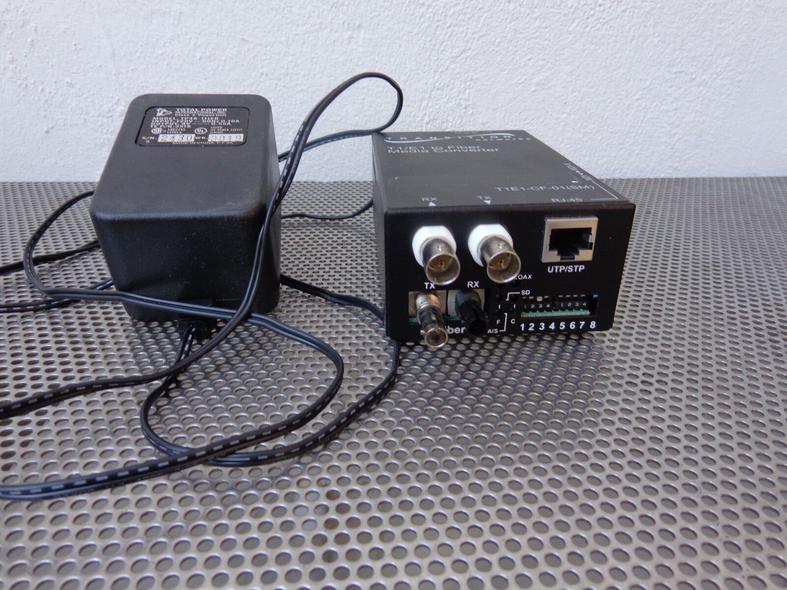 Transition Networks T1E1-CF-01(SM) T1/E1 to Fiber Media Converter W/AC ADAPTER