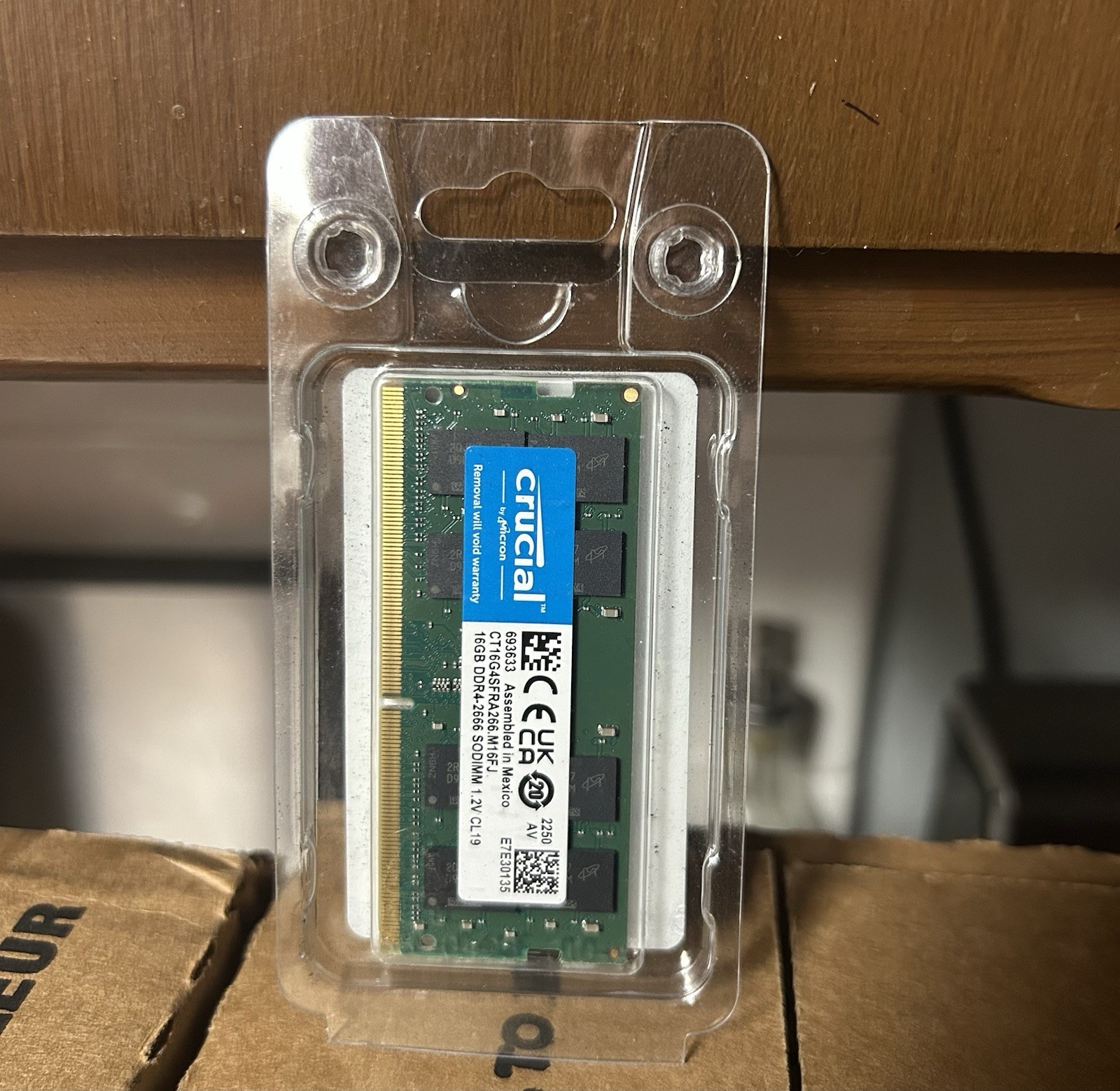 Crucial 16GB DDR4 2666 MT/s (PC4-21300) SODIMM 260-Pin Memory - CT16G4SFRA266