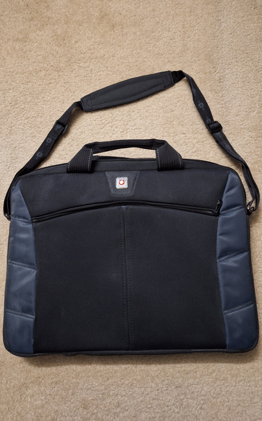 SWISSGEAR by WENGER The Sherpa 17.3" Laptop Case Slim Messenger Travel Bag