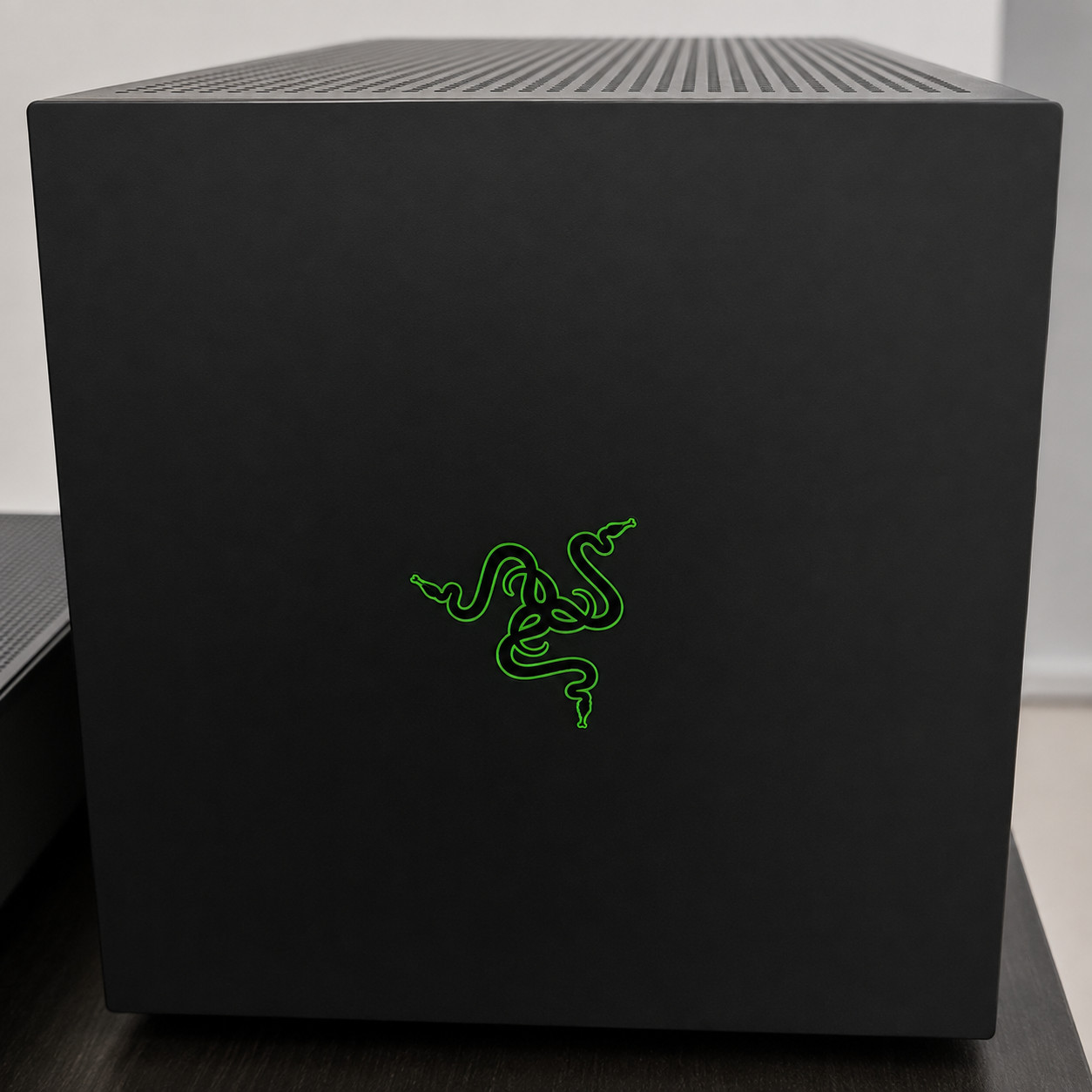 Razer Core X V2 Thunderbolt 5 eGPU – RX 7800 XT – Corsair RM1000x Platinum