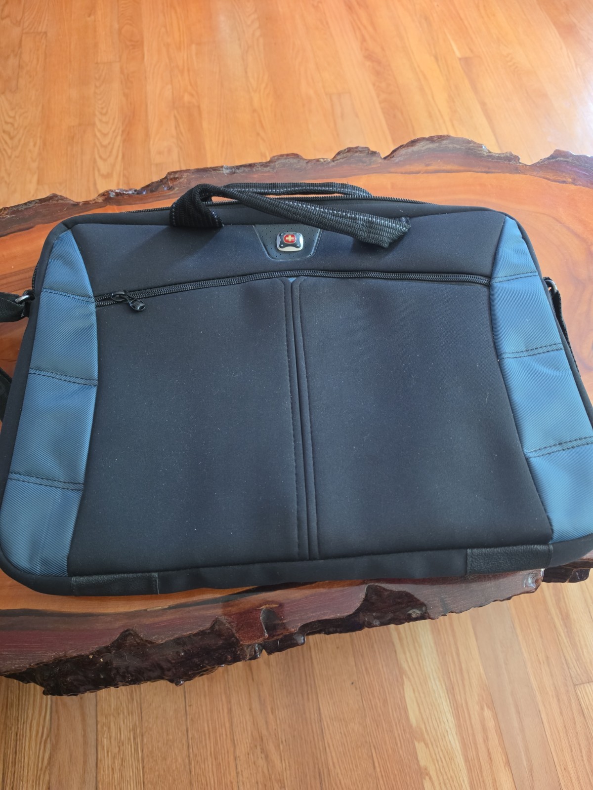 SwissGear Black Laptop Messenger Bag Slimcase Padded 15.6 Shoulder Briefcase