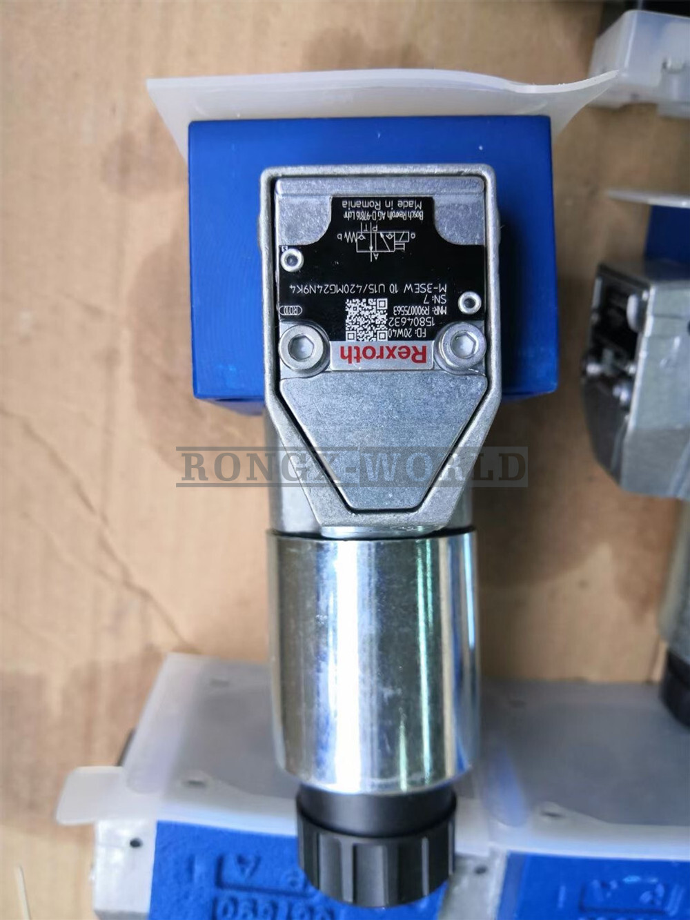 1PCS Rexroth valve M-3SEW10U15/420MG24N9K4 R900075563 FedEx or DHL
