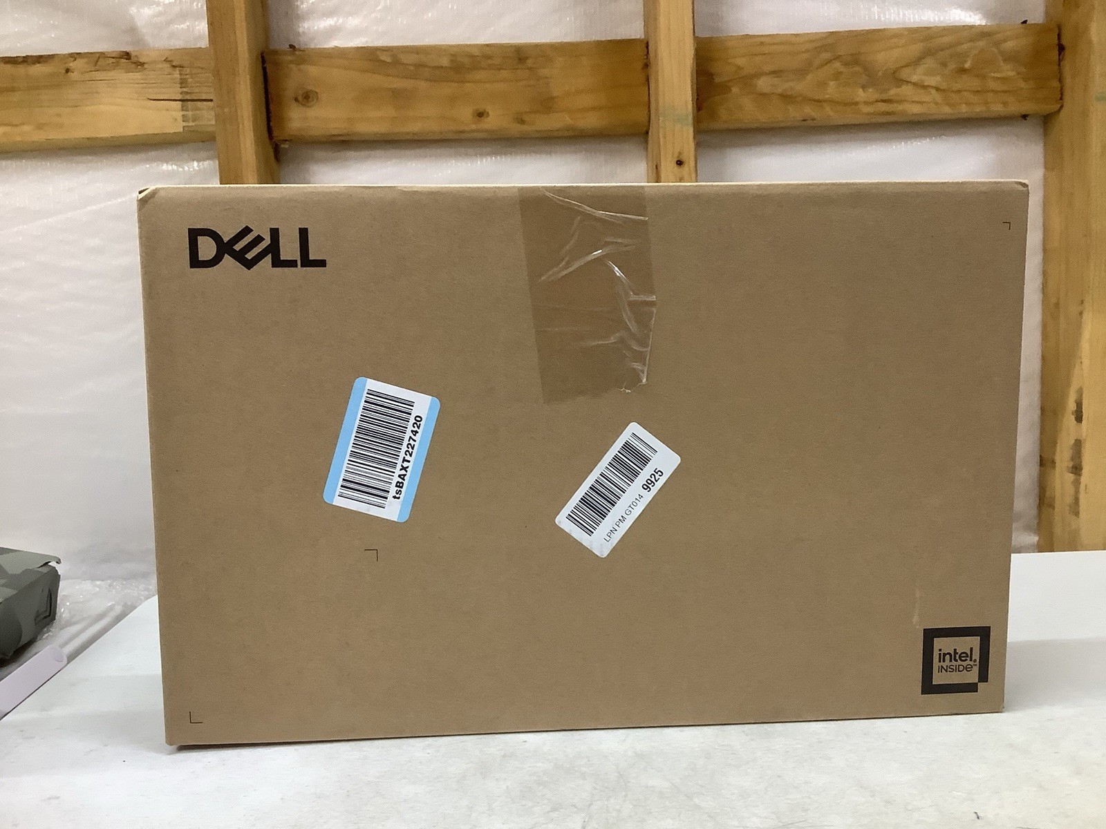 Dell 16 Laptop 16.0-inch 2K Touchscreen Display Intel Core 7 150U (Minor Defect)