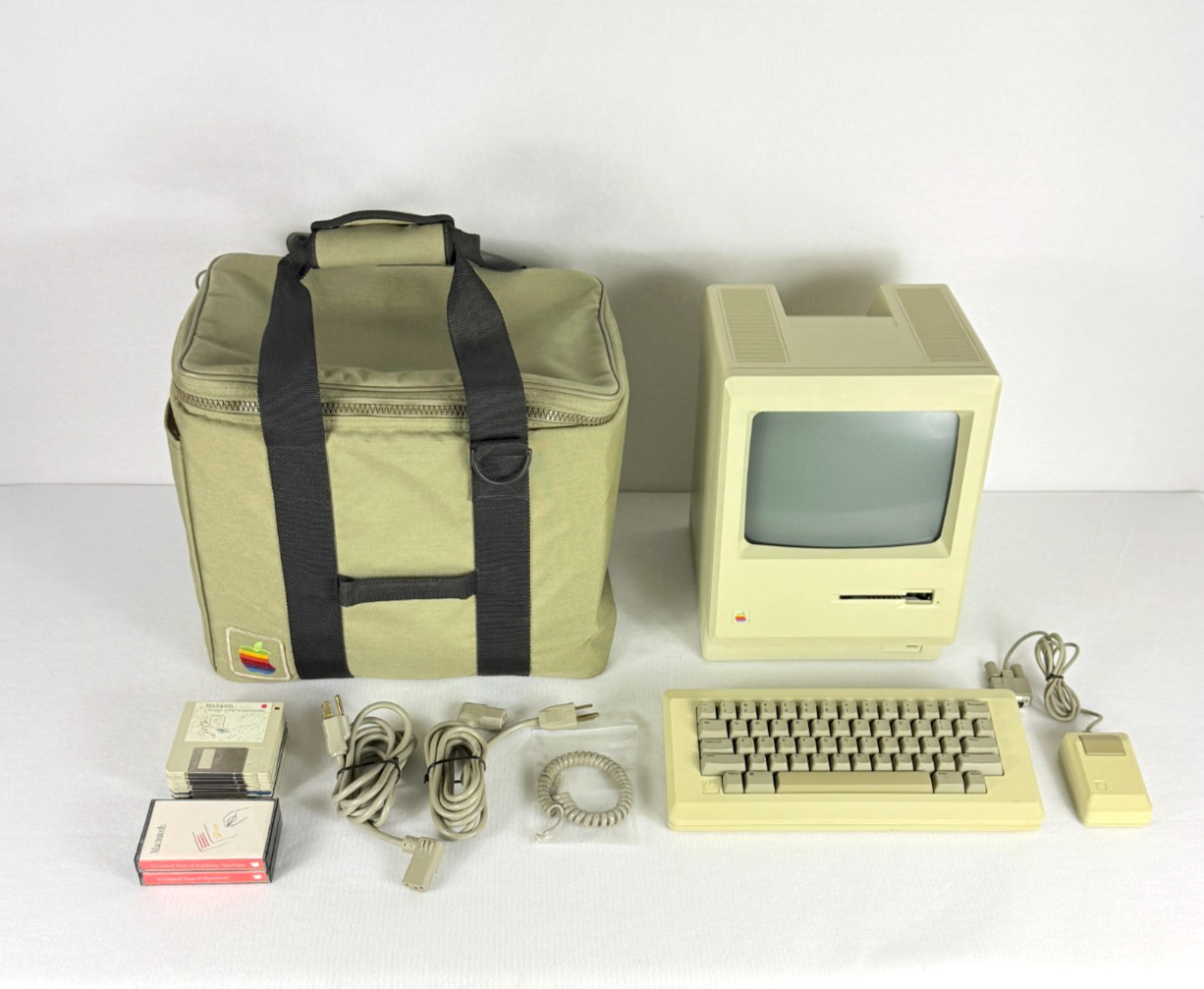 Apple Macintosh 128K M0001 Computer w/ M0110 Keyboard M0100 Mouse - Case & Disks