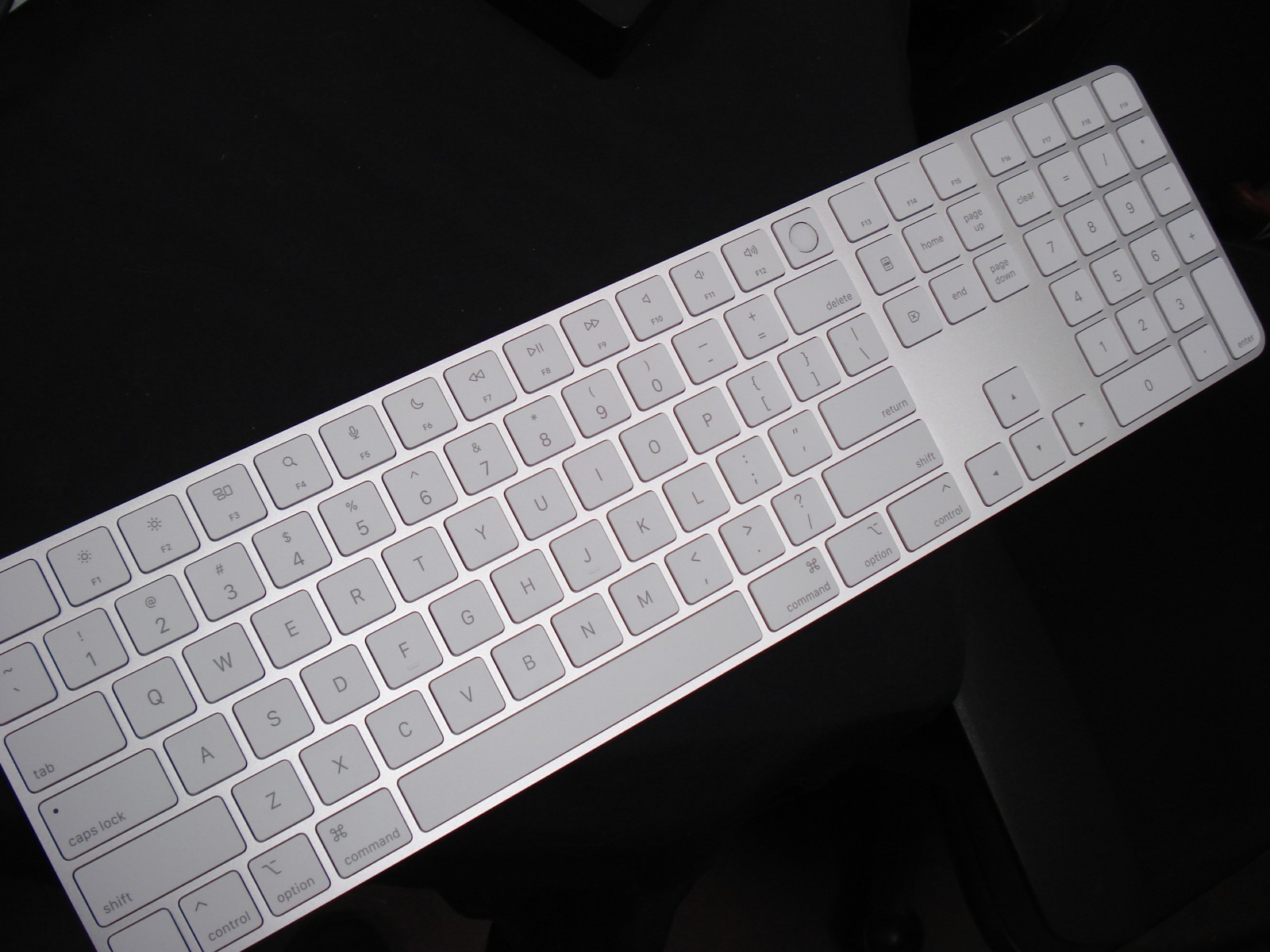 NEW Apple A3119 Magic Keyboard with Touch ID & Numeric Keypad English White Keys