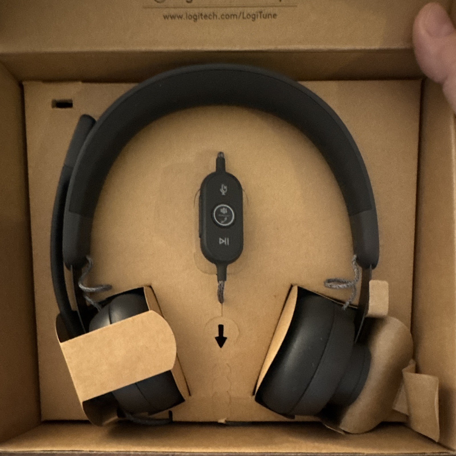 Logitech Zone Wired USB-C/USB-A Headband Boom Mic Over-Ear Black 981-000871