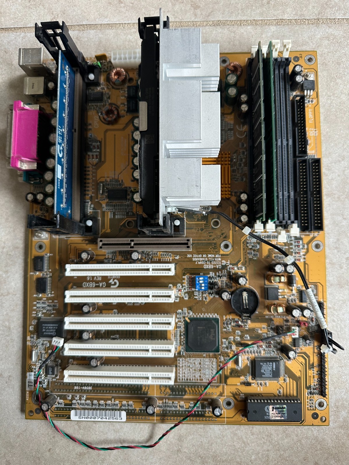 Gigabyte GA-6BXD Rev 1.6 Motherboard Dual Slot 1 w/ 1x Pentium 3 600MHz TESTED