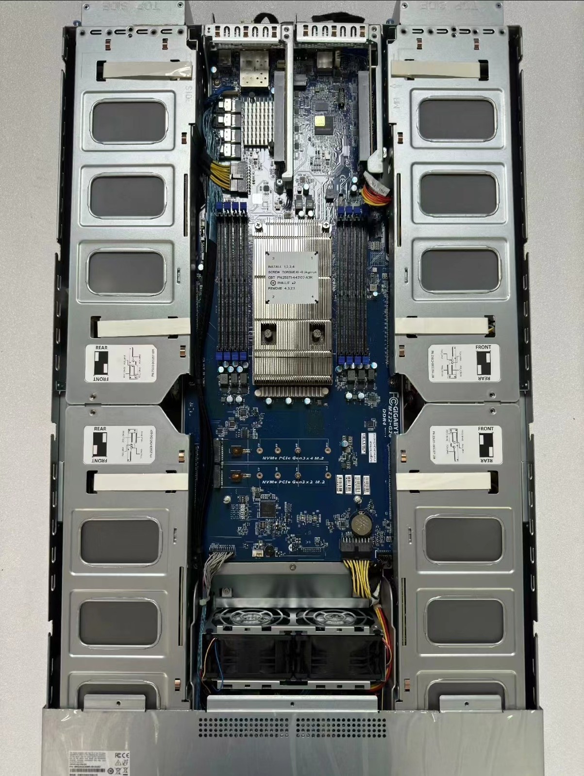 Gigabyte G292-Z20 2U 8GPU server 8x 2.5 for 7002 / 7003 CPU, 2x 2200W PSU