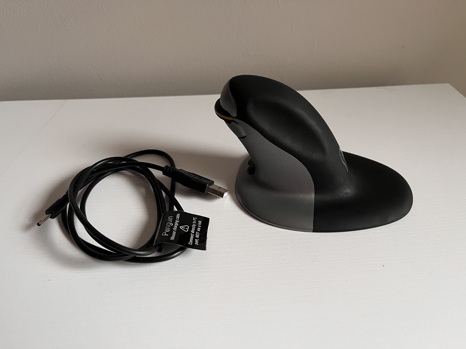 Penguin Vertical Mouse Medium – Ambidextrous Wireless Bluetooth Mouse
