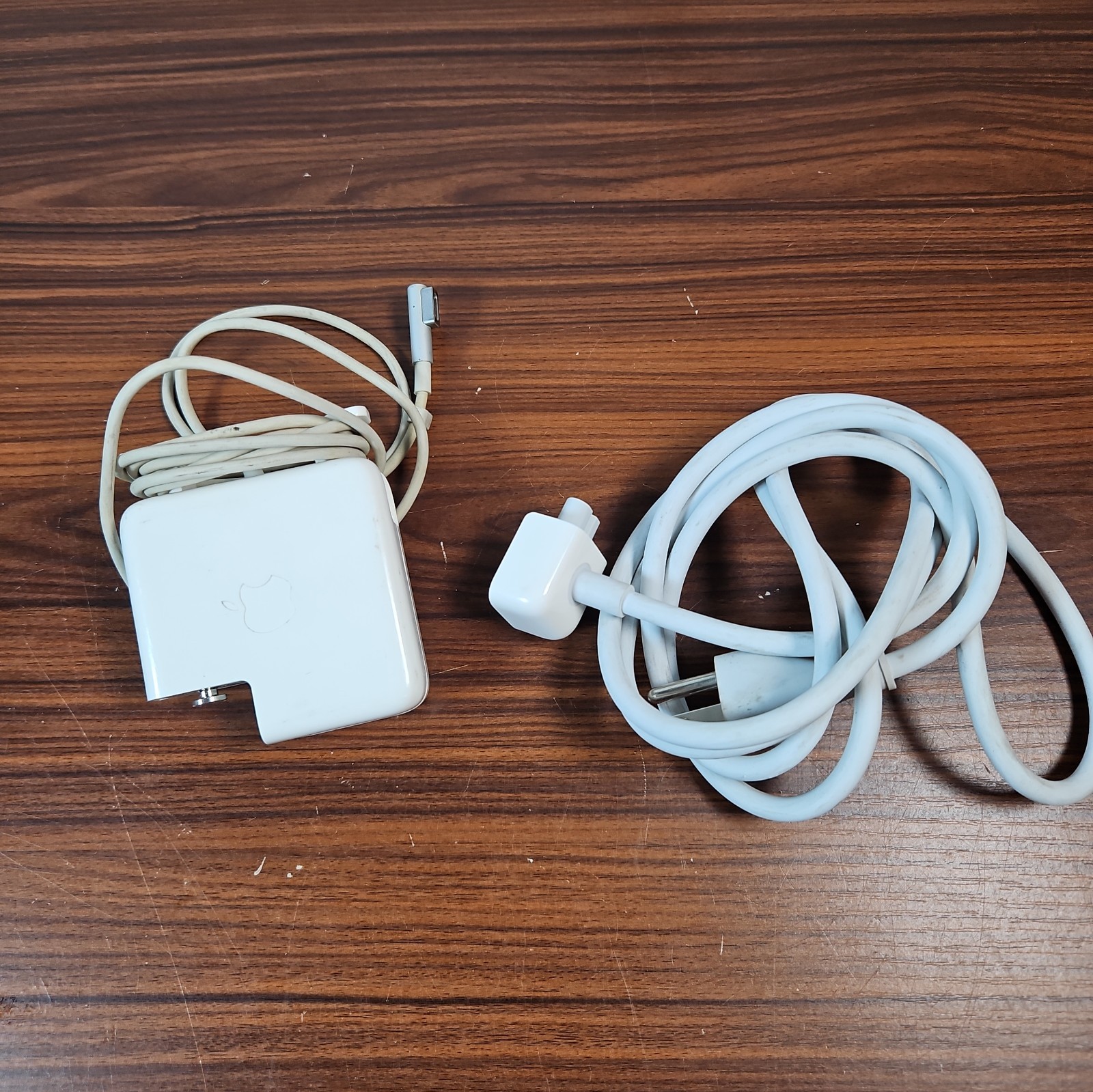 Apple 60-Watt MagSafe Power Adapter Wall Charger - White (A1344, Old Model)