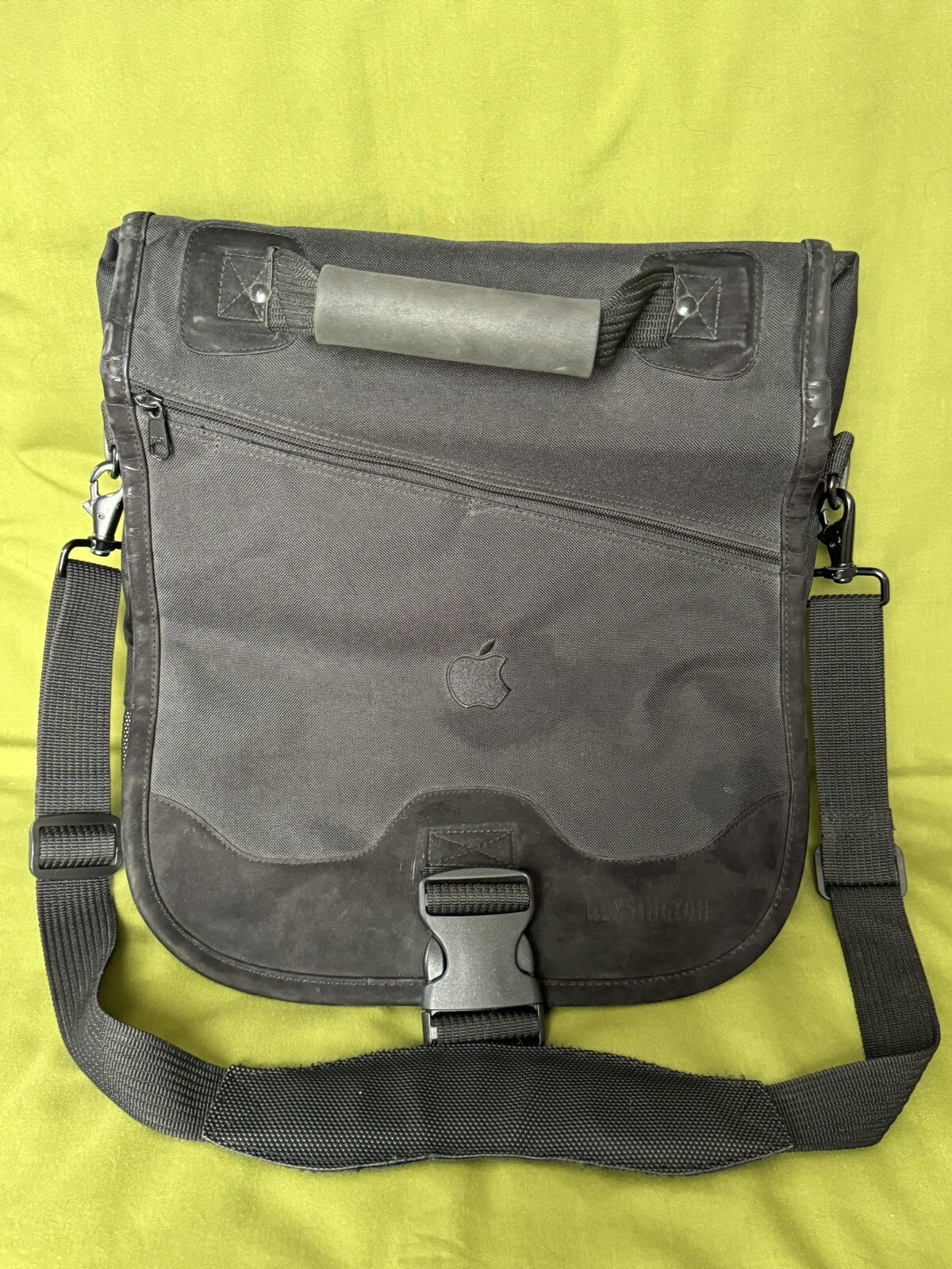 Vintage 00s Kensington Apple Saddlebag m3227 black GOOD Shoulder Bag 
