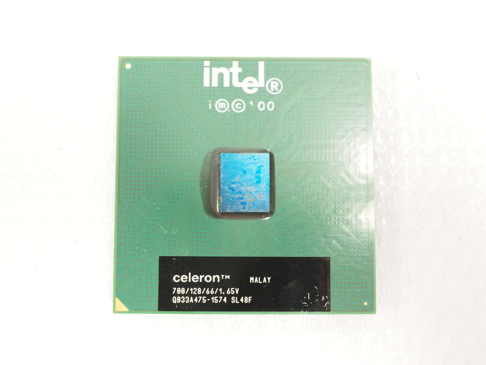 INTEL Celeron 700/ 128KB/ 66MHz/ 1.65V Socket 370 SL48F CPU