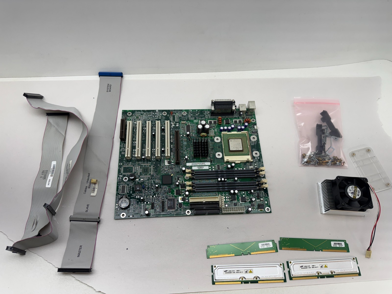 Intel D850GB Socket 423 Motherboard Pentium 4 1.4GHz 256MB RDRAM RIMM AGP Bundle