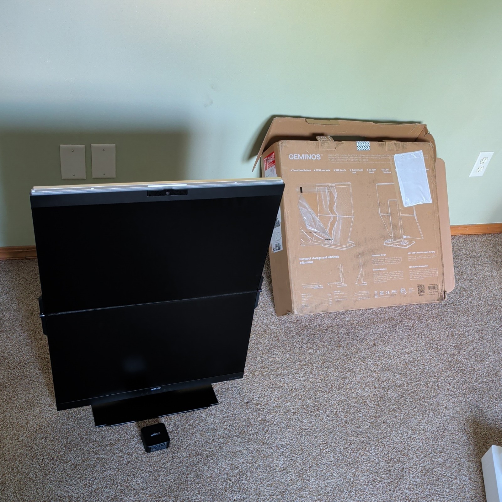 Mobile Pixels Geminos 24" Dual-Stacked Monitor