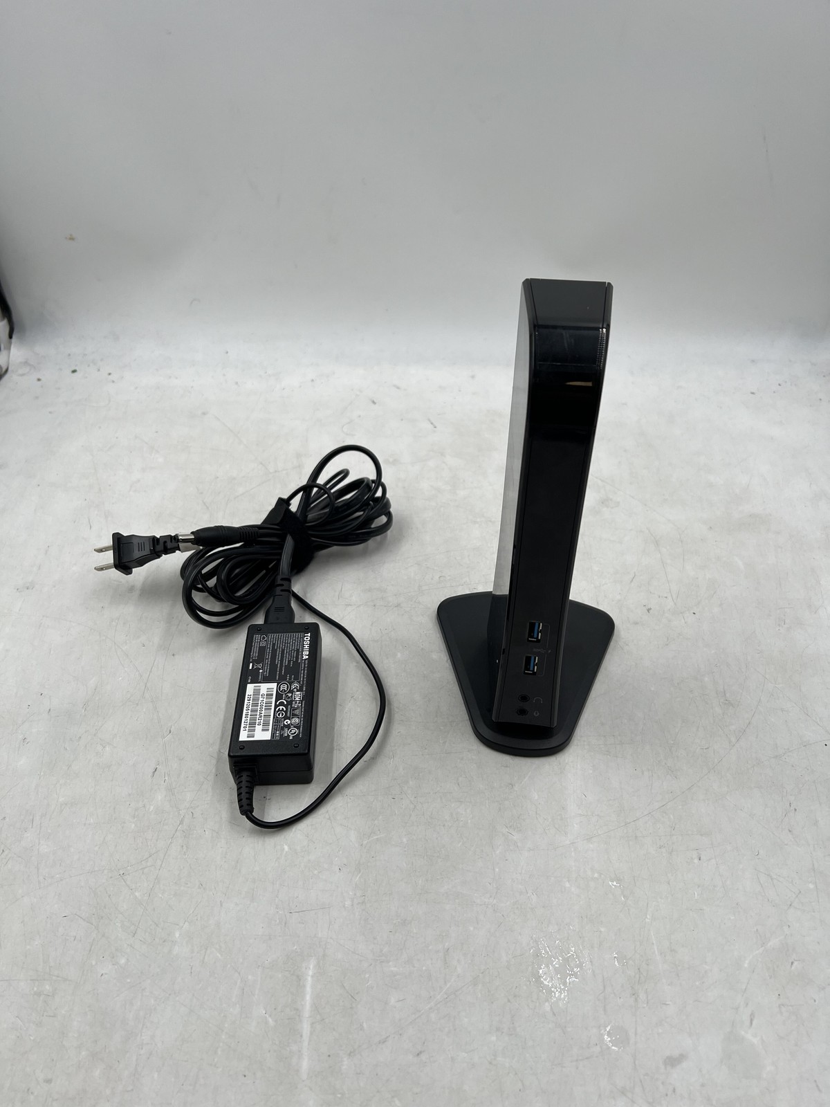 Toshiba Dynadock U3.0 USB Universal Docking Station PA3927U-1PRP w/ Adapter