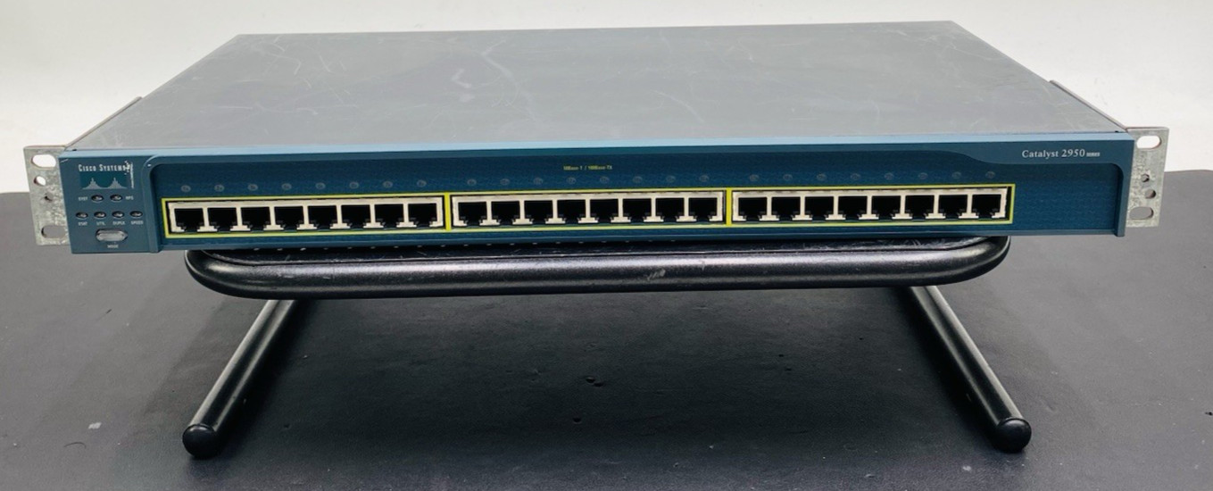 Cisco Systems Catalyst 2950 Series WS-C2950-24 24-Port Fast Ethernet Switch