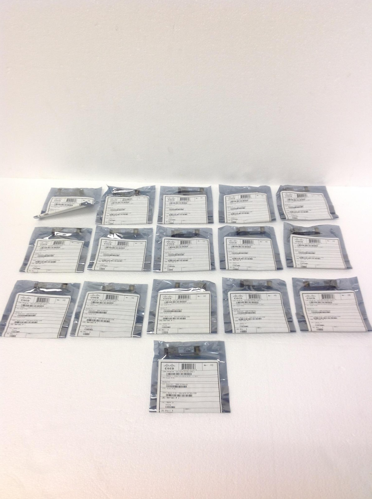 Lot Of 32 NEW Cisco DS-SFP-FC8G-SW 8Gbps Fiber Channel SW SFP+ Transceivers