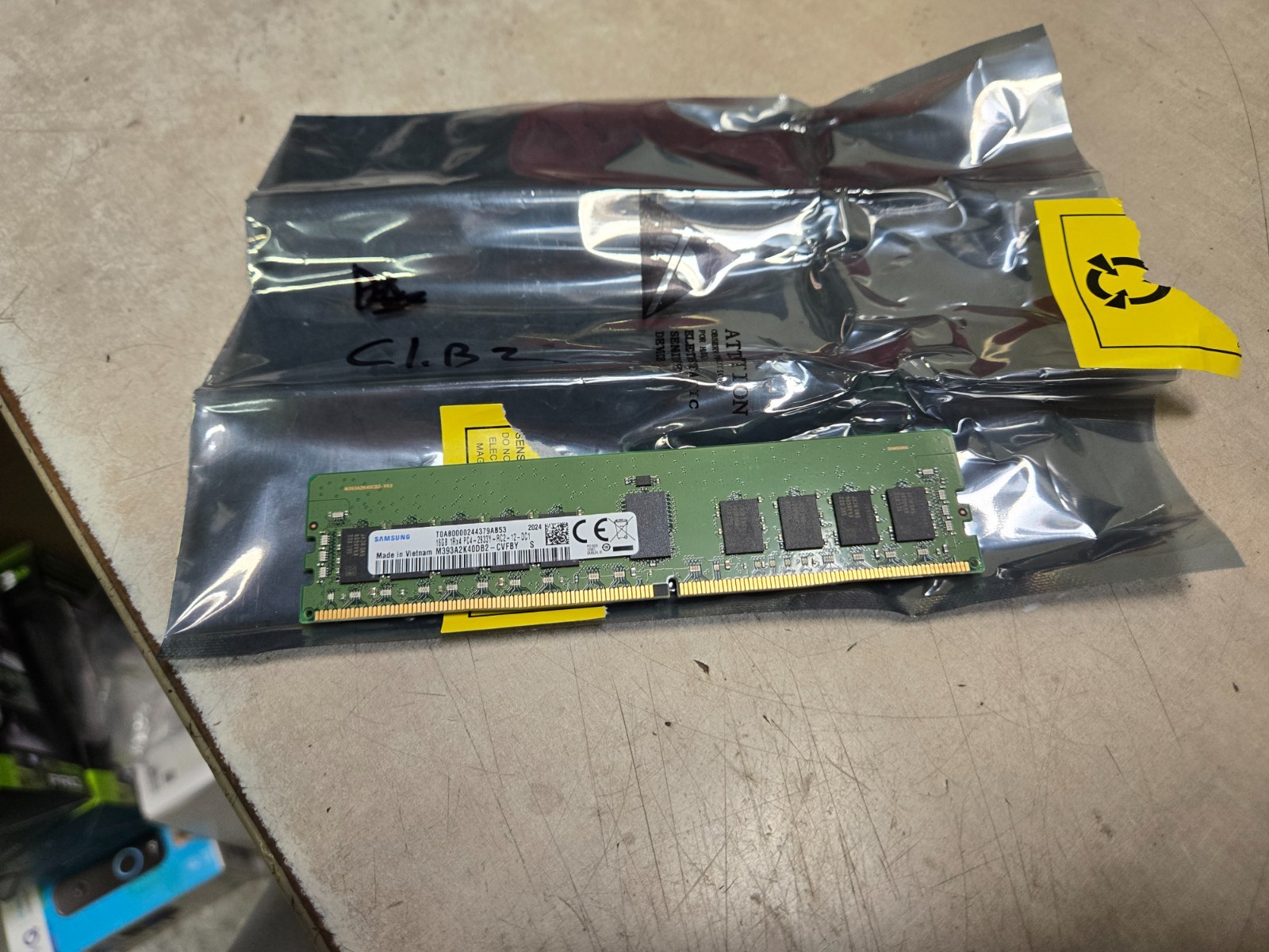 SAMSUNG 16GB PC4-2933Y-RC2-12-DC1 Memory - M393A2K40DB2-CVFBY