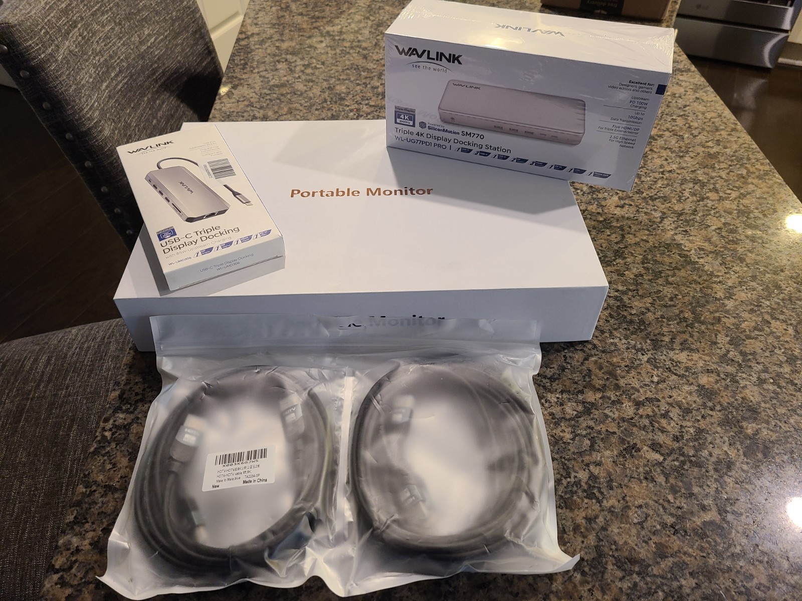 WAVLINK Portable  Monitor and Dock Bundle 