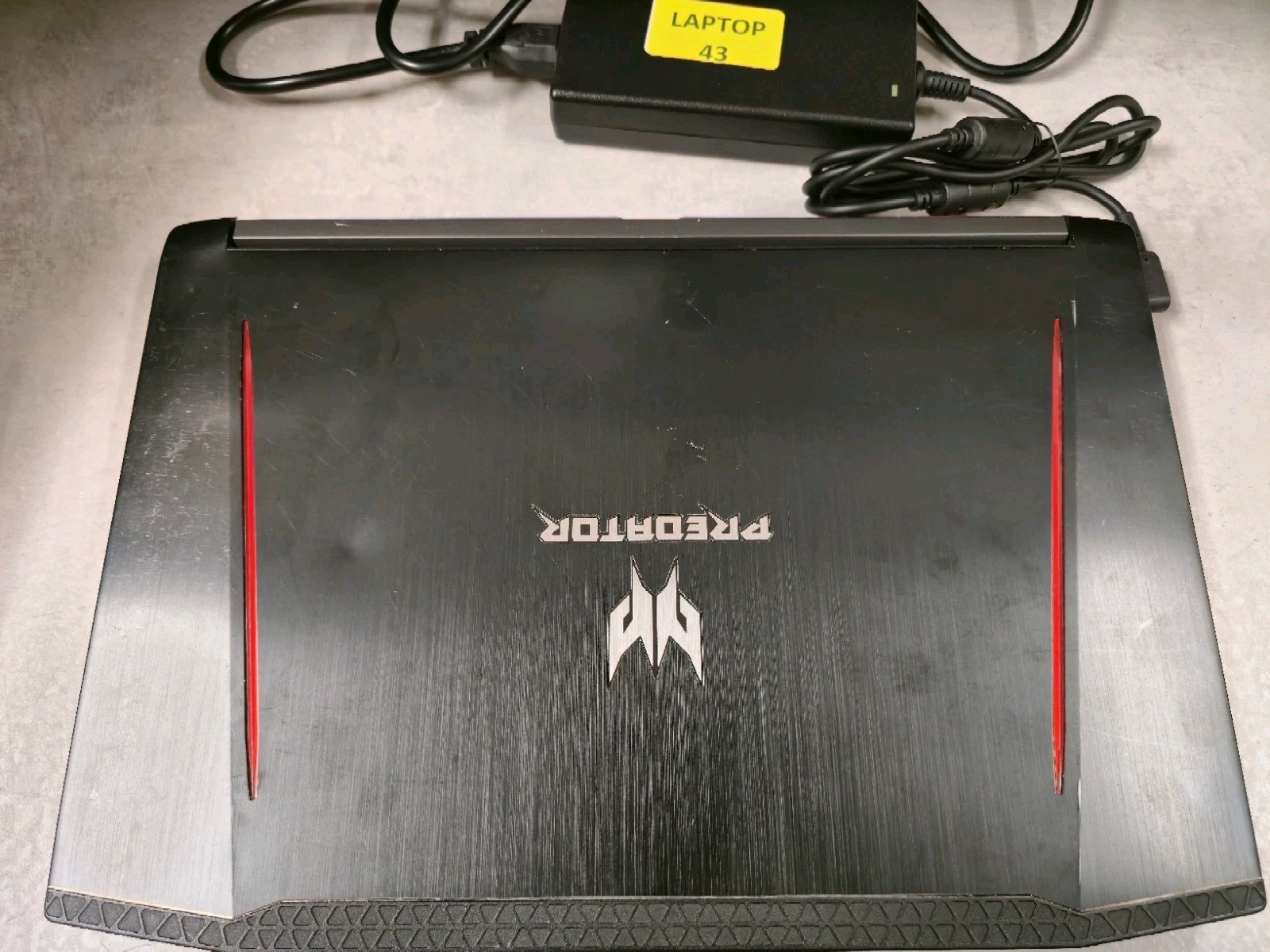 Acer Predator Helios 300 G3-571 15.6" i7-7700HQ 32GB RAM 1TB SSD **READ**