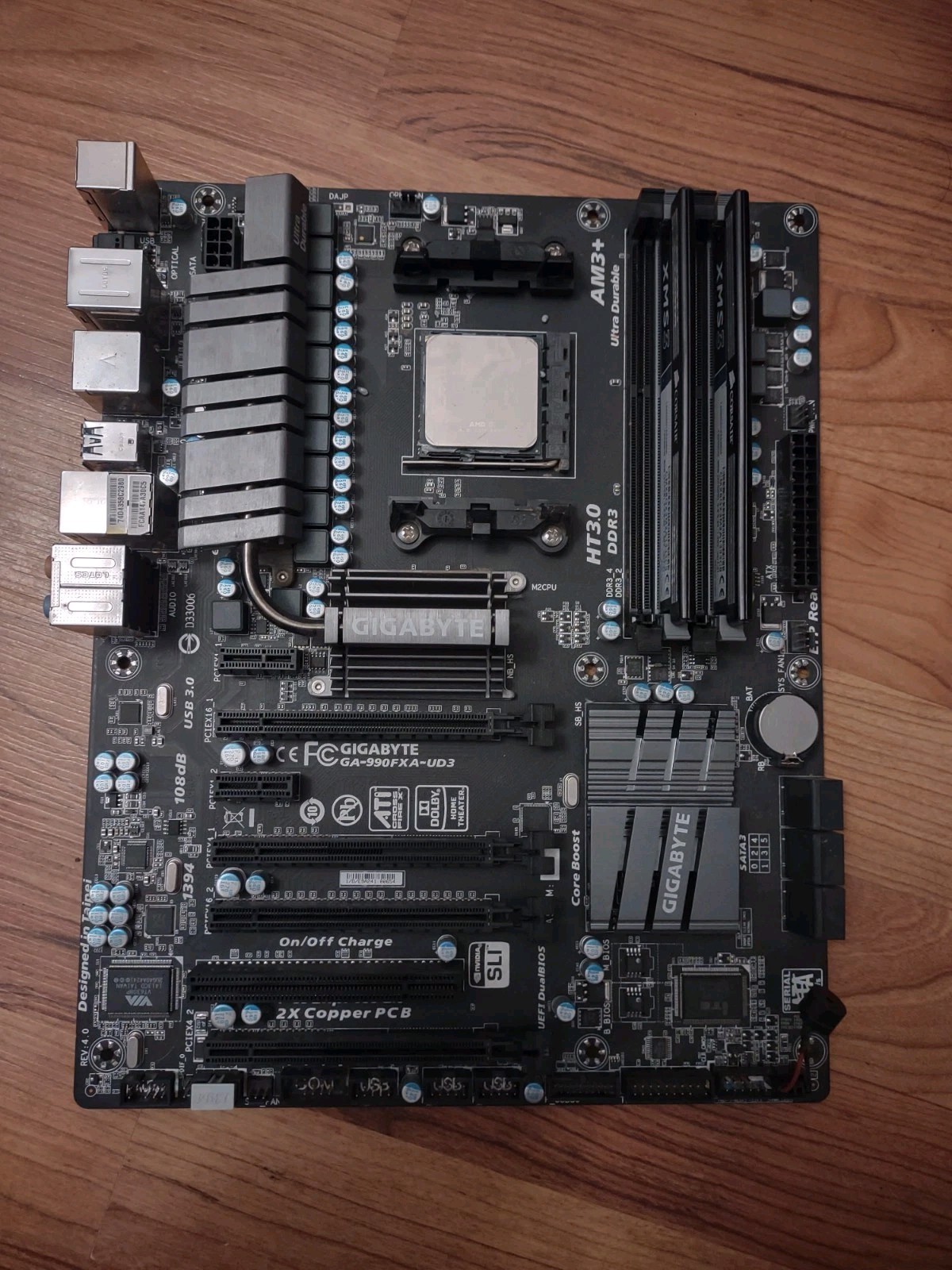 Gigabyte Ga-990fxa-ud3 Motherboard CPU Bundle Fx 8350 Corsair 8gb Ram