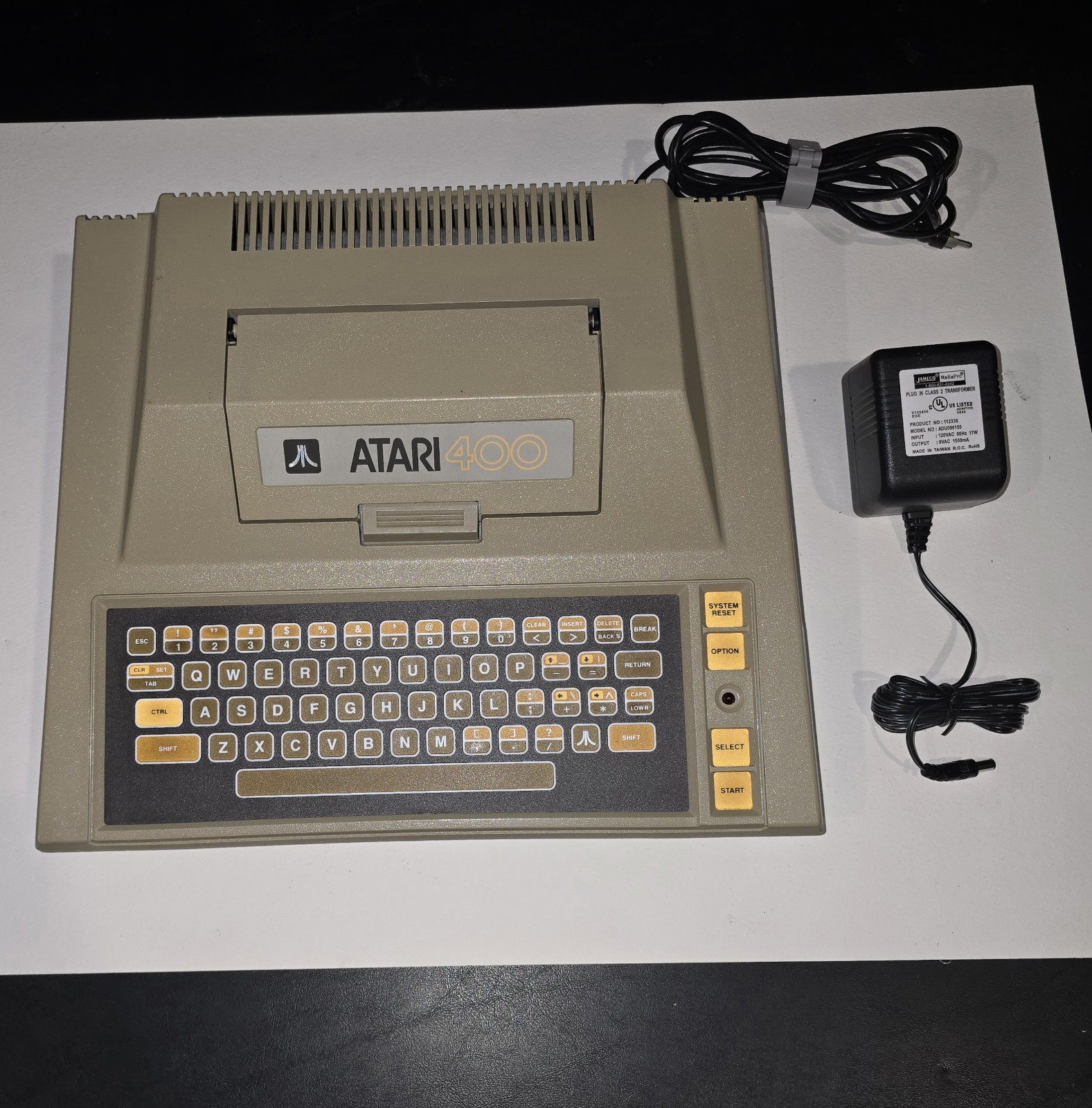 Atari 400 Computer System  console with Power Supply Cleaned Recapped Working