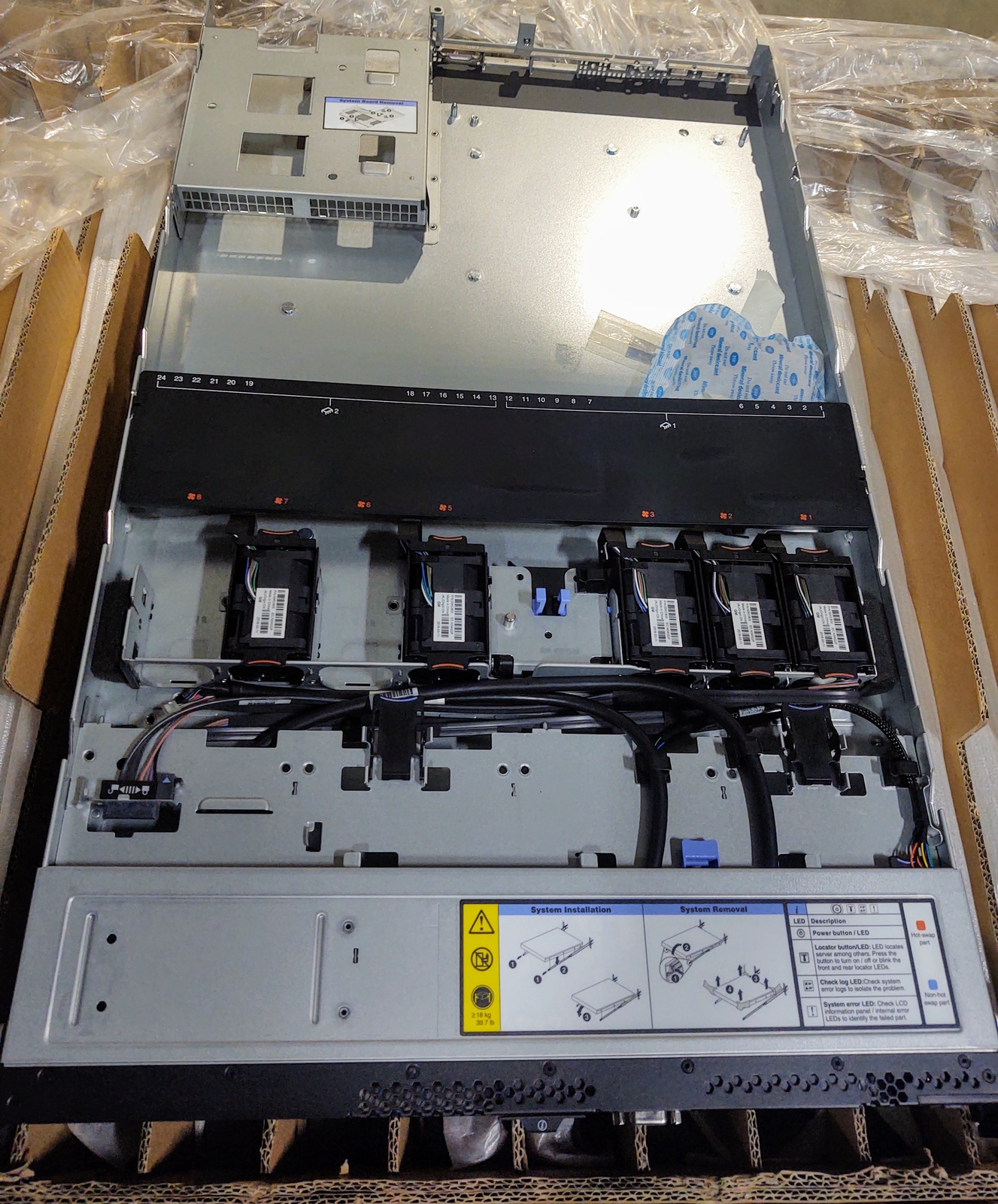 X3550 M5 CHASSIS ONLY 4X 3.5'' HD W/5X FANS 5463/8869 00KF662-03-CT 