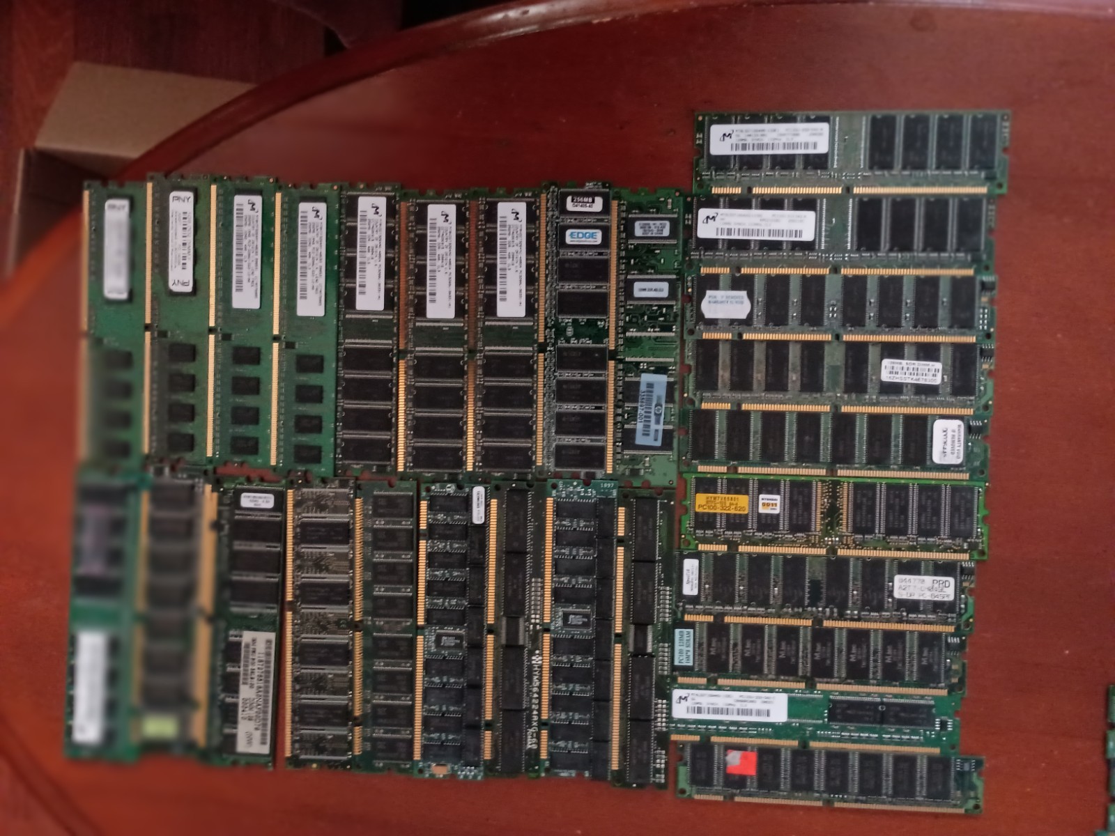 QTY 28 LOT PC100 PC133 DDR - Memory RAM Desktop Vintage Lot UNTESTED