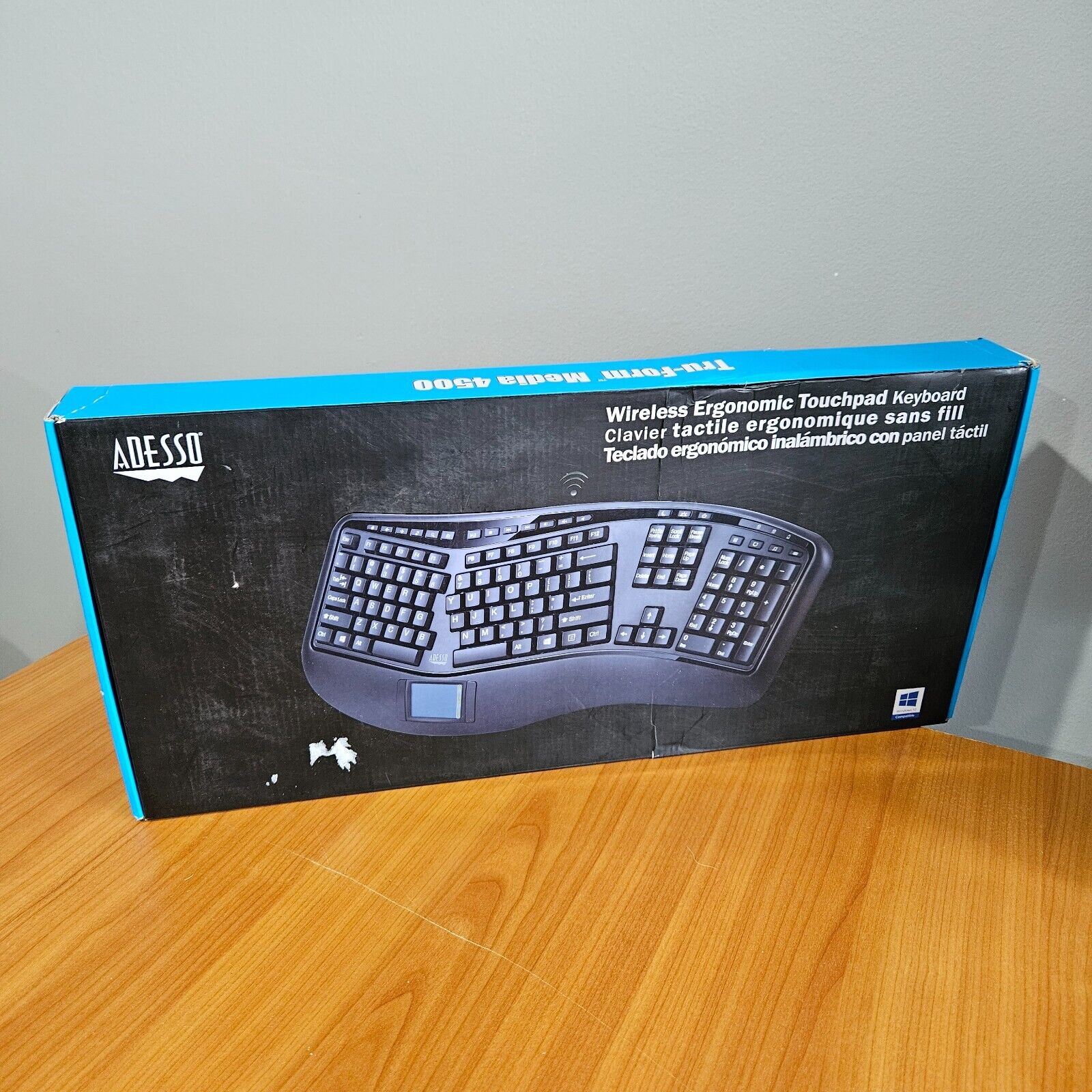 New Adesso Wireless Ergonomic Touchpad Keyboard - Tru-Form 4500 Black WKB-4500UB