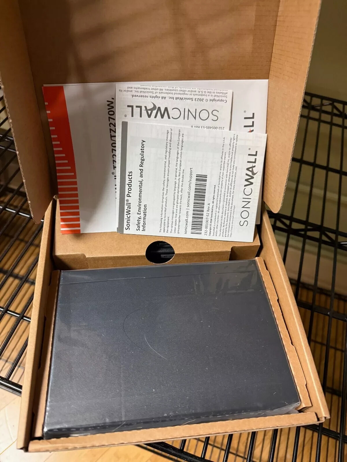 SonicWall TZ270w + Essential Edition | Subscription till 04/2031  | FAST SHIP