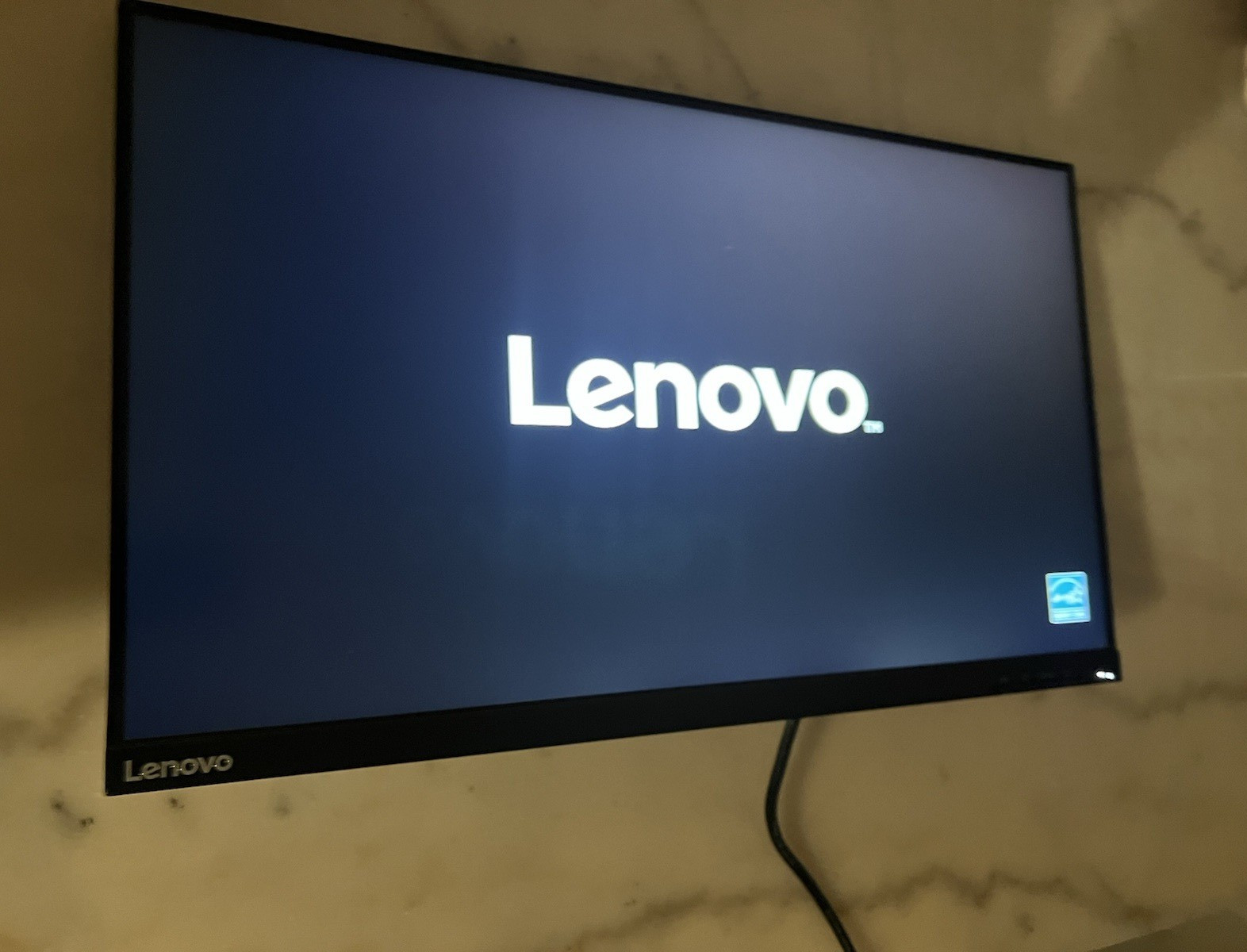 Lenovo L27m-28 27" Full HD Monitor (USB-C & Power Cord Included) Good Condition
