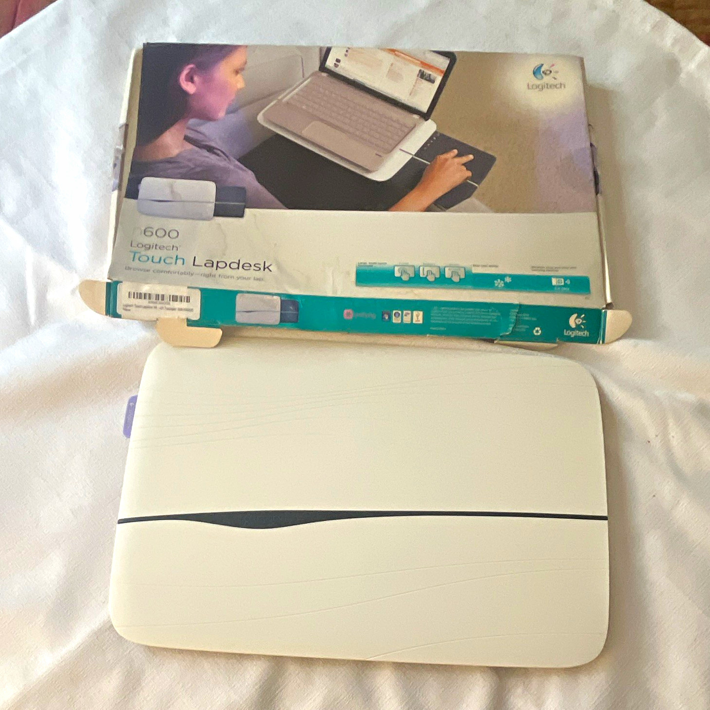 Logitech Touch Lapdesk N600 Wireless Lap Desk w/ Speakers 15in White PJ0004