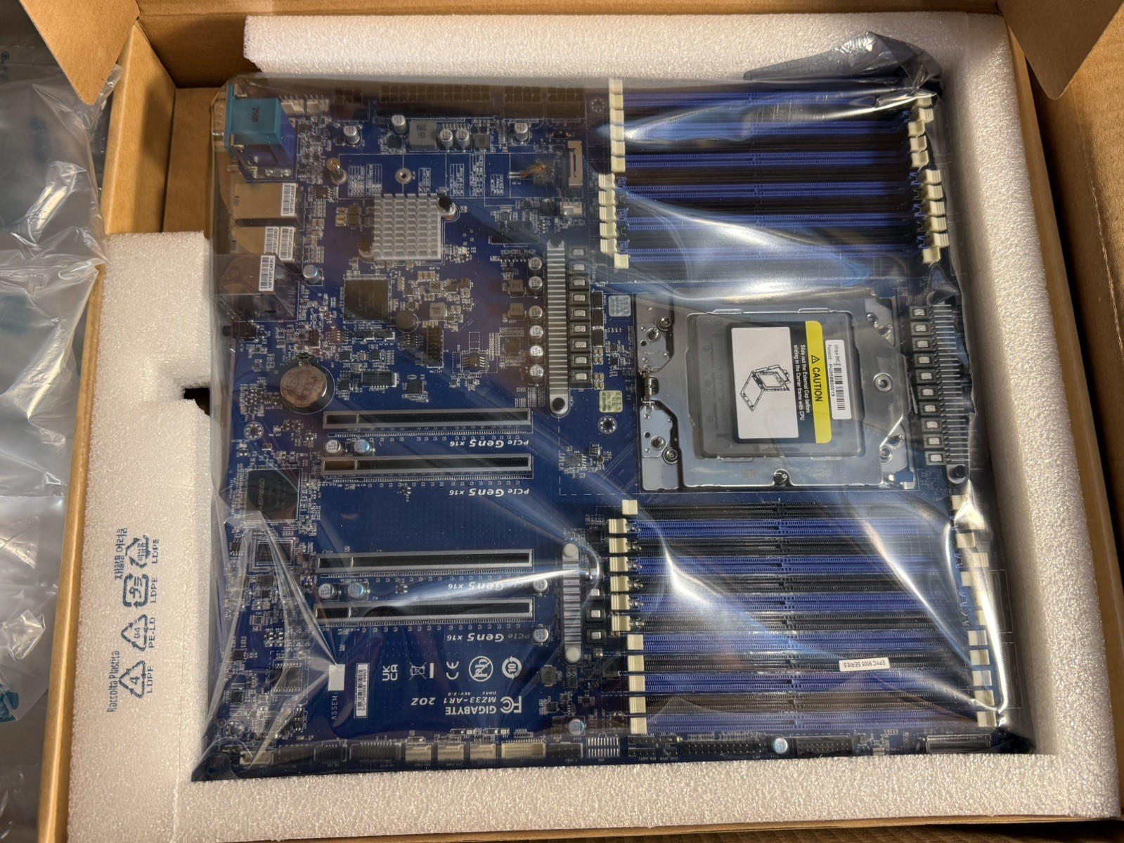 Gigabyte MZ33-Ar1 DDR5 Server Motherboard SP5 Support AMD EPYC 9005/9004 CPU